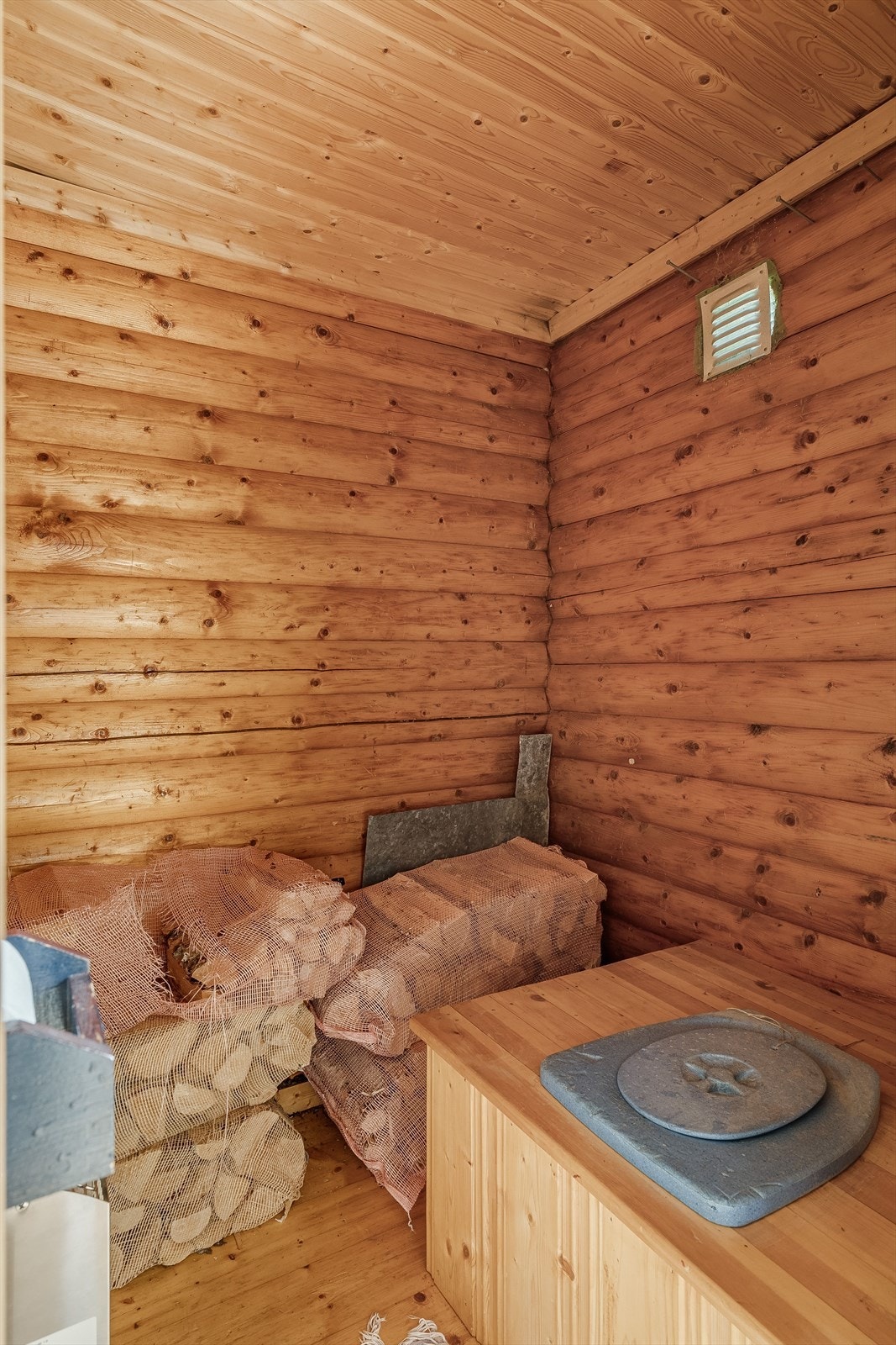 Do-rommet ligger først på høyre hånd når du kommer inn i hytta. Galleribilde