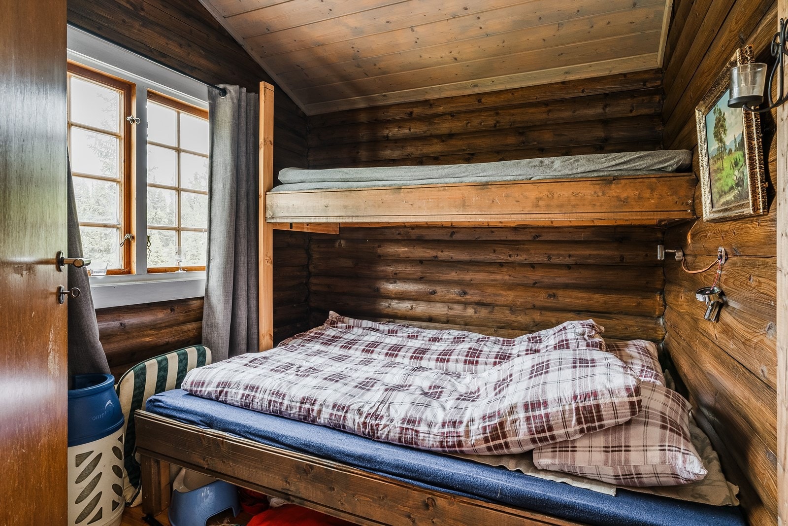 Soverom 3, der samtlige sengeplasser er plassbygde. Galleribilde