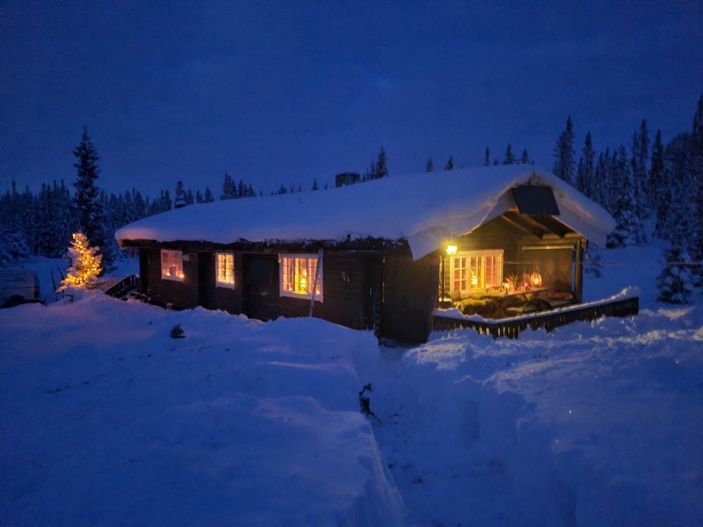 Vinterstemning i blåtimen, selgers eget bilde. Galleribilde