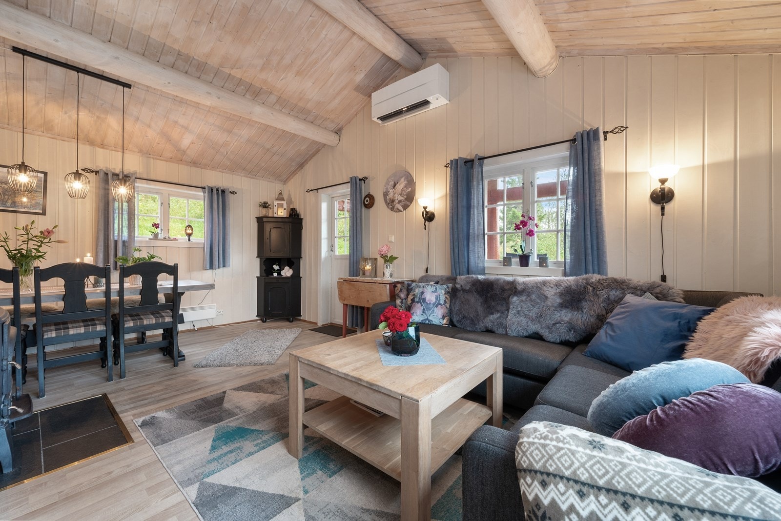 Fra stua har man utgang til verandaen. Galleribilde