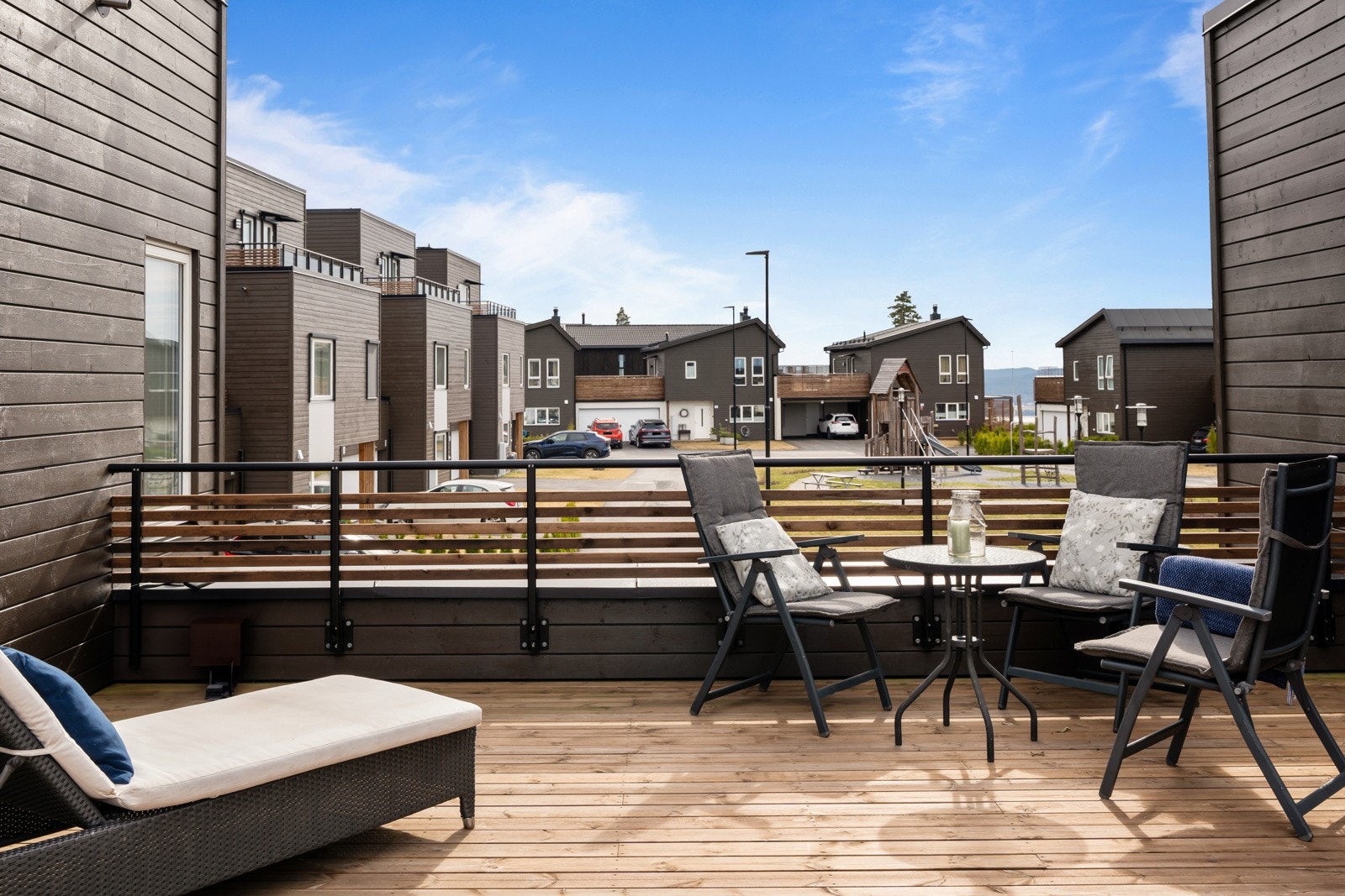 Boligen er rik på uteplasser, med totalt fire uteplasser. Galleribilde