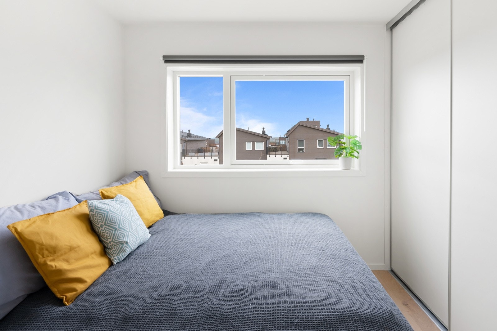 Soverom nummer fire har også et praktisk garderobeskap for oppbevaring av klær. Galleribilde