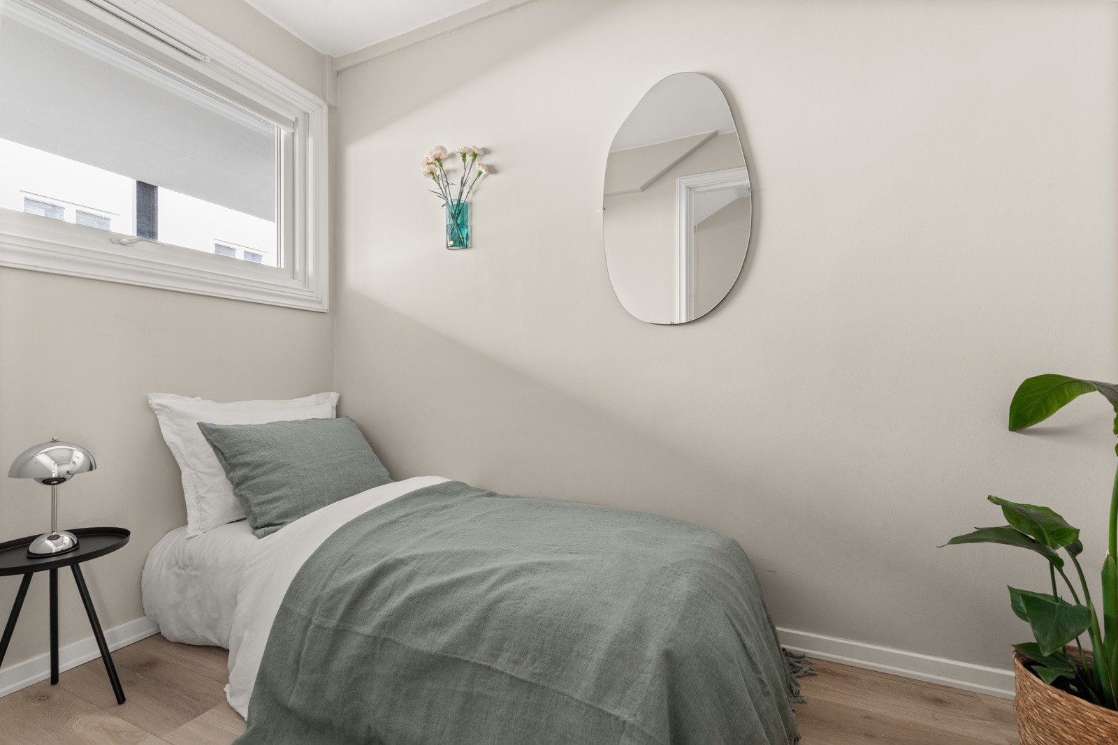 Leilighetens andre soverom er perfekt som gjesterom/barnerom eller kontor om man har behov for dette. Galleribilde