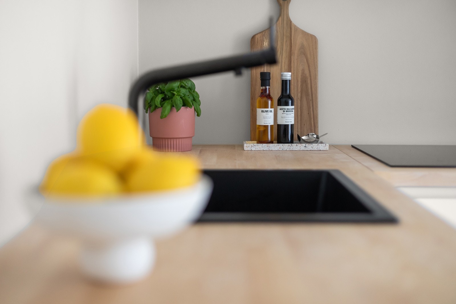 Lekker, nedsunket sort vask. Galleribilde