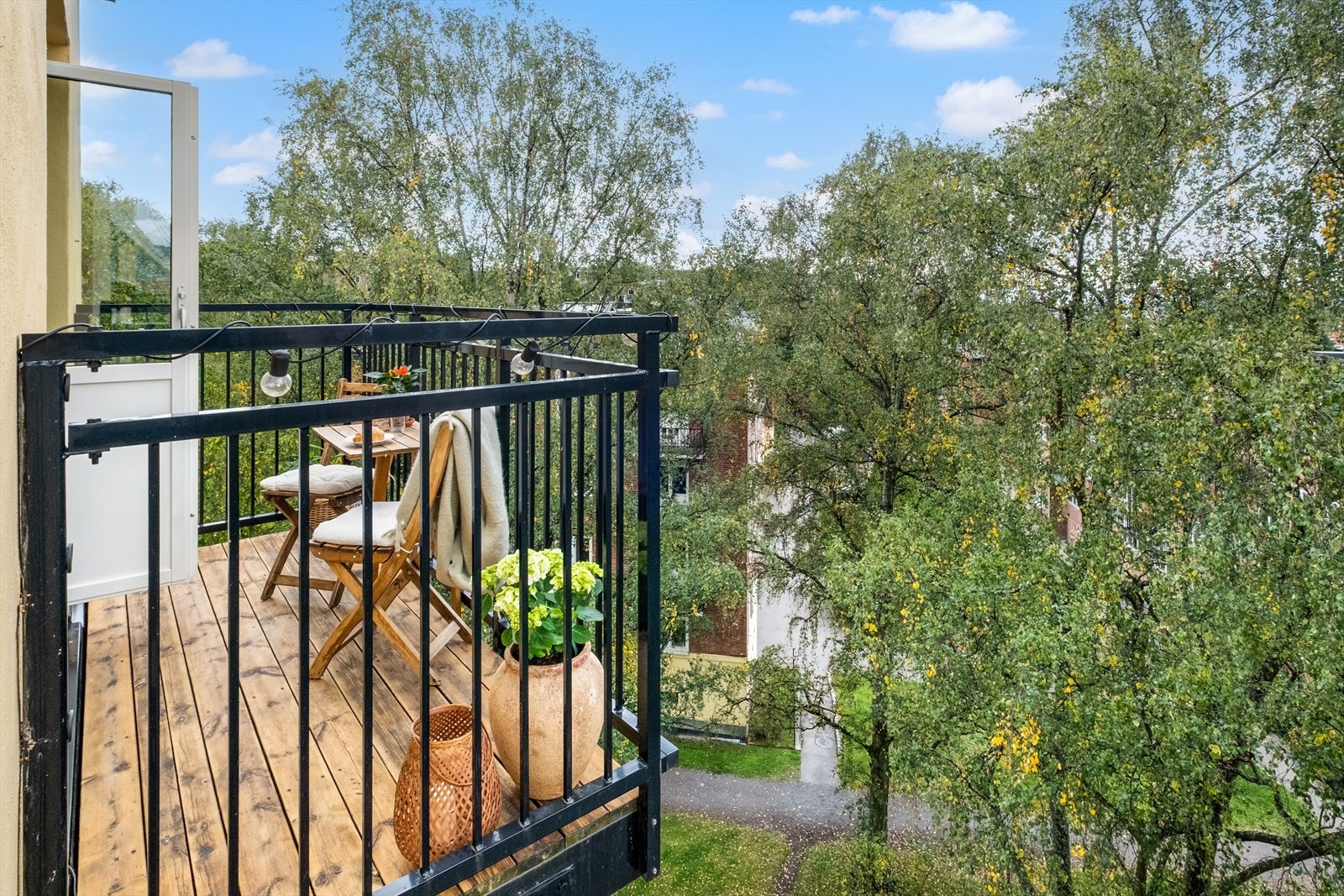 På balkongen er det svært gode solforhold hele dagen. Galleribilde