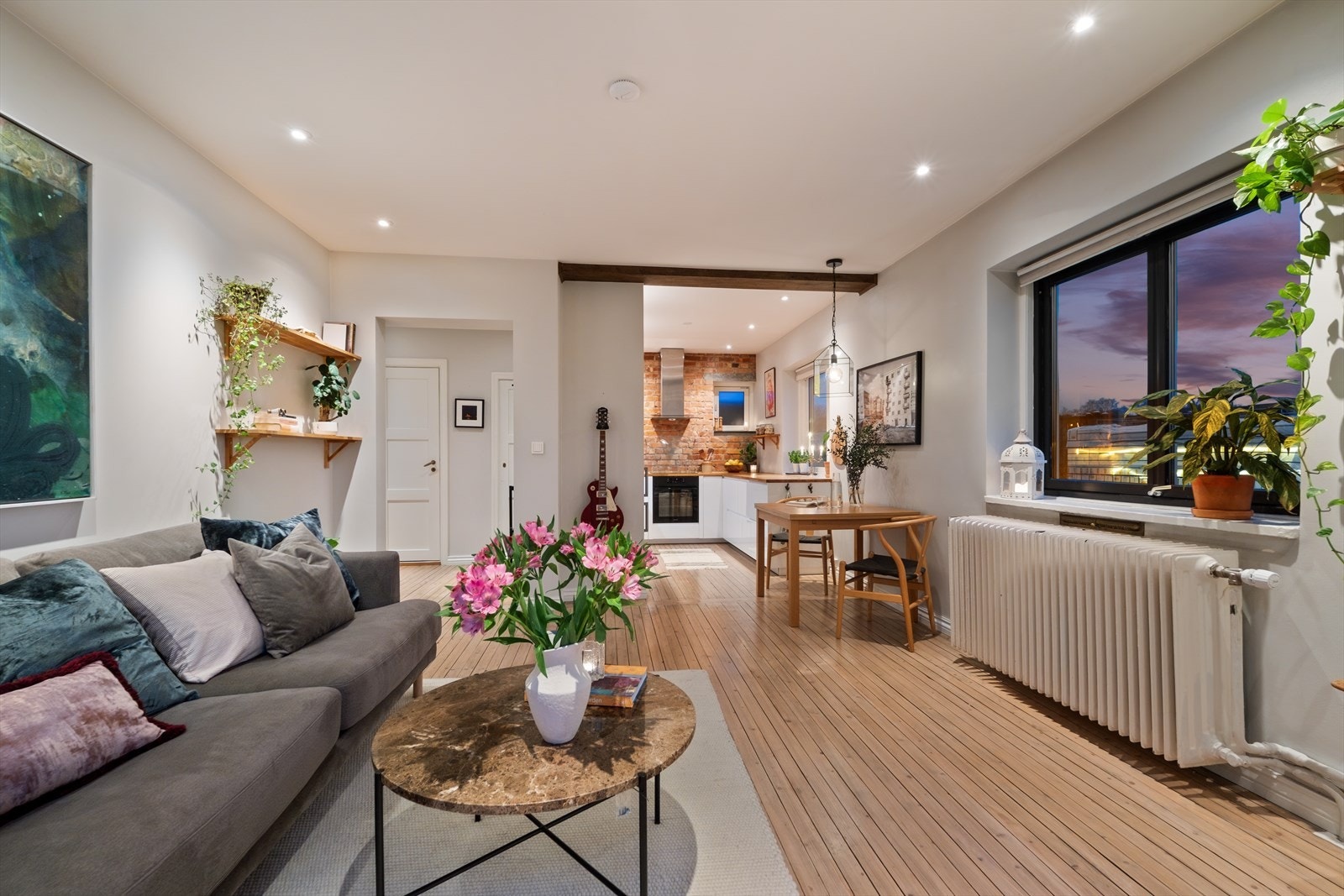 Åpen stue/kjøkkenløsning. Galleribilde