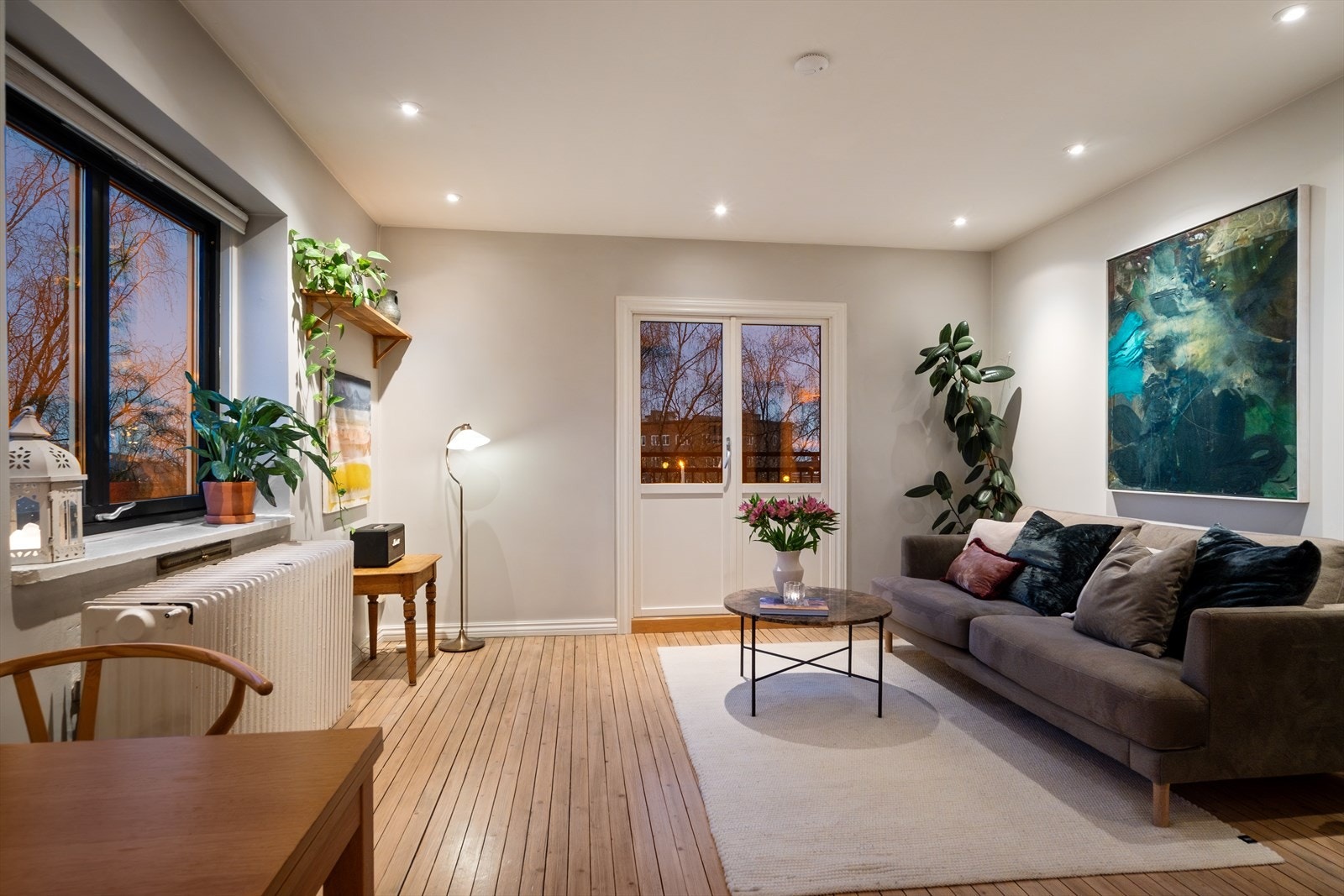 Kveldsstemning i stue. Galleribilde