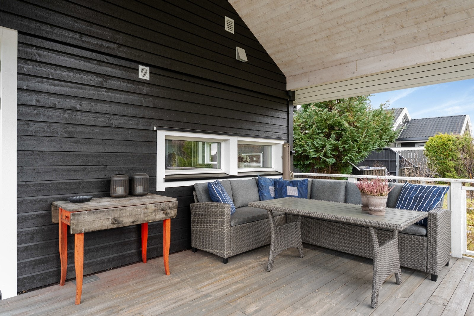 Terrasse mot vest, delvis overbygget Galleribilde