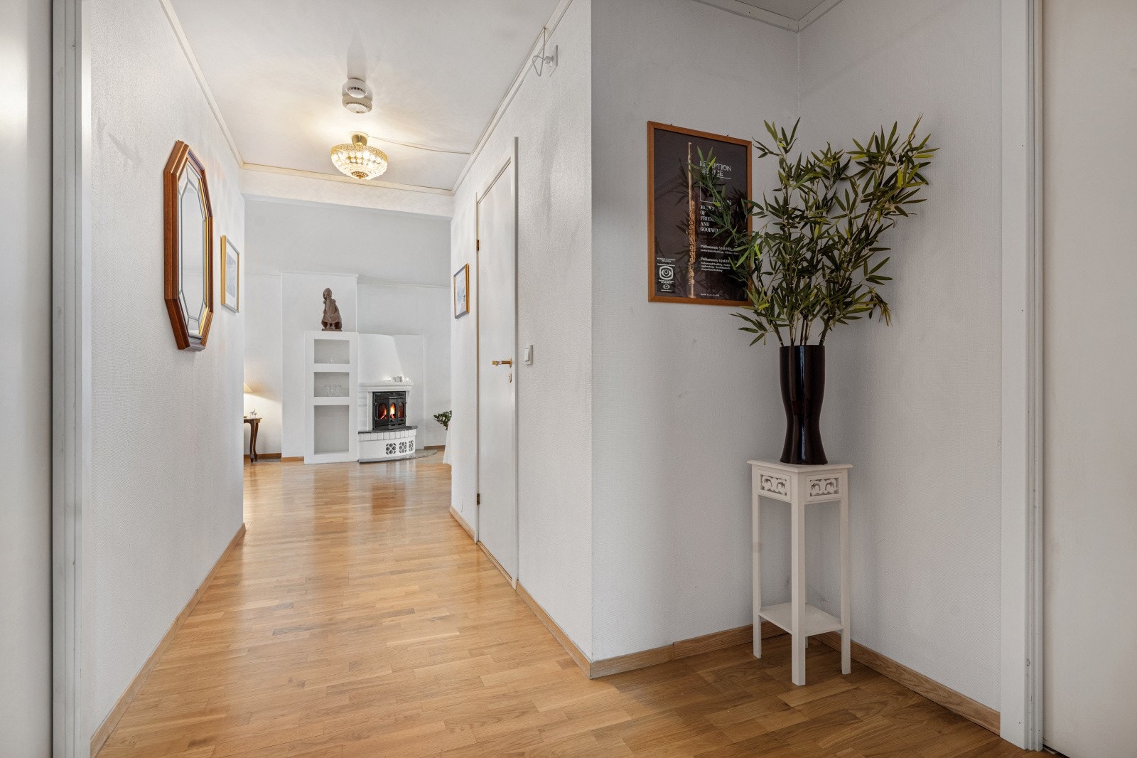 En funksjonell entré binder rommene sammen og har tilgang til en praktisk innvendig bod. Galleribilde