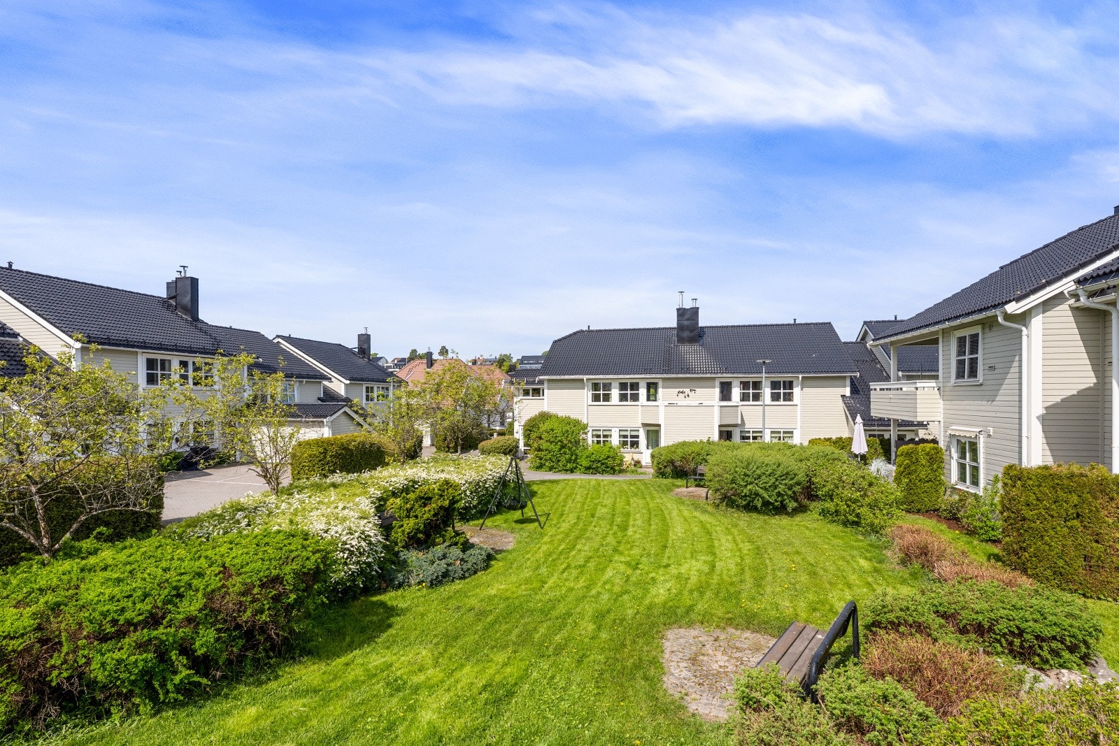 Her bor du i et trygt og veletablert nabolag på attraktive Snarøya. Galleribilde