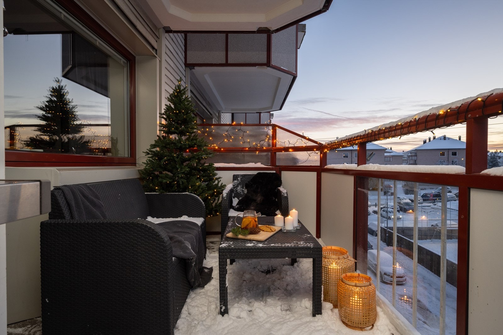 Fra stuen har du utgang til balkong oppmålt til 7,7 kvm. Galleribilde