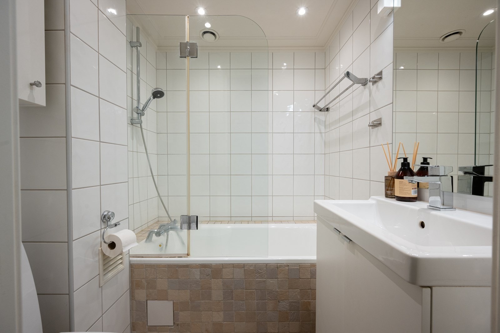 Tidløst bad med badekar. Galleribilde