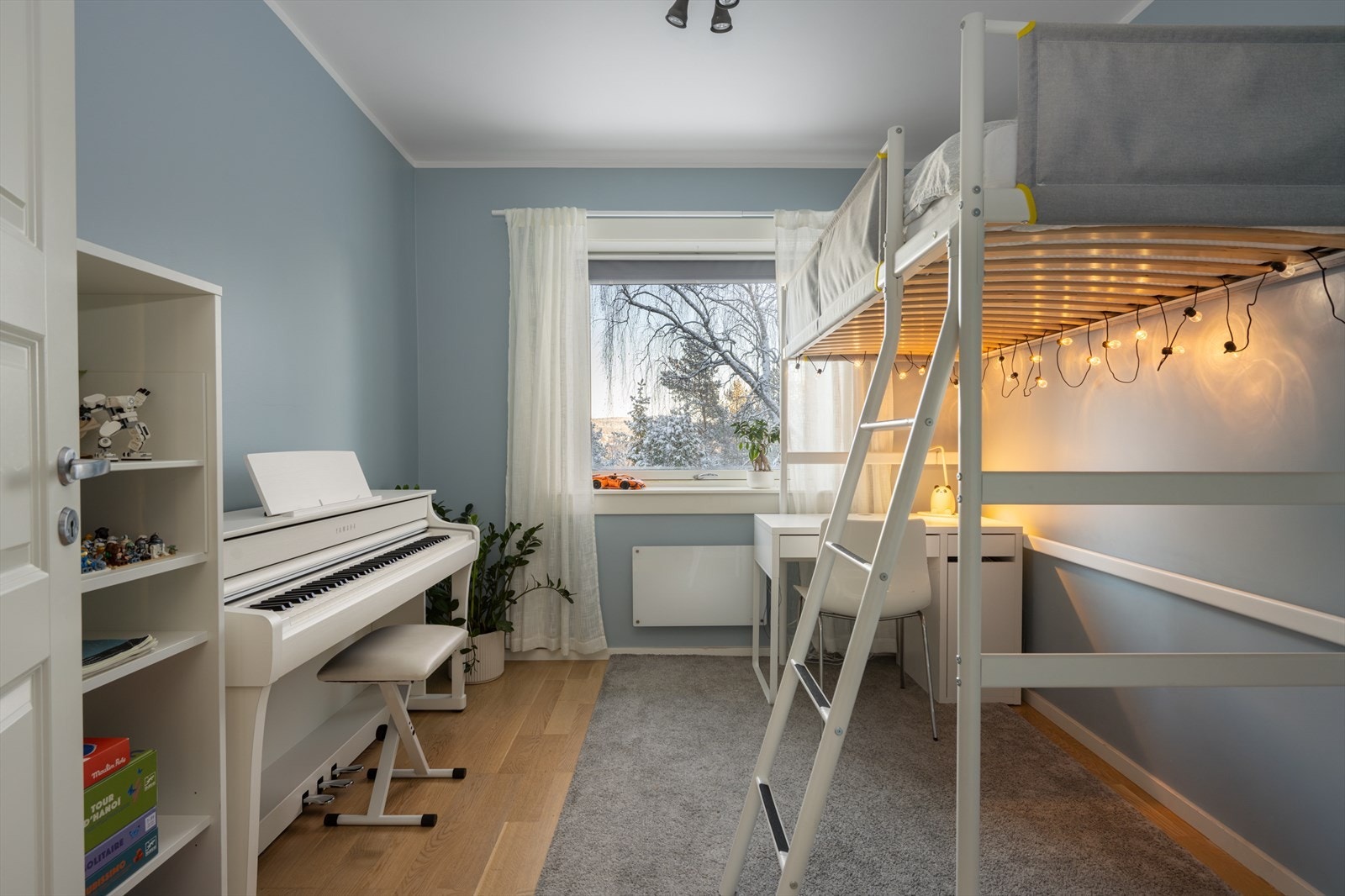 Det andre soverommet er også av god størrelse, med 3-stavs parkett på gulvet. Galleribilde