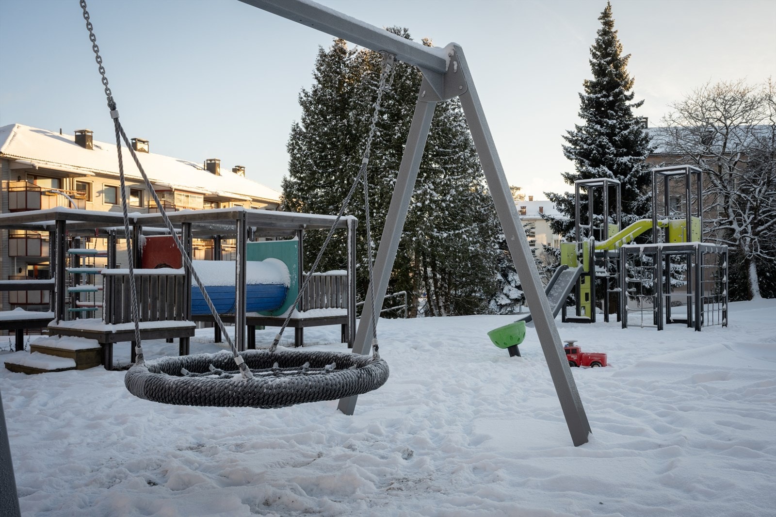 Stor lekeplass i borettslaget, kun 2 minutter fra boligen. Galleribilde