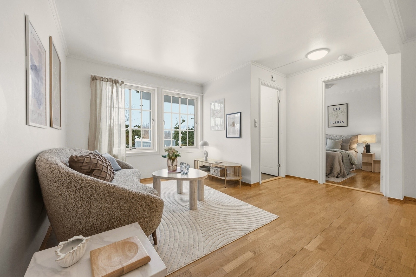 Leiligheten har store sosiale soner med gode innredningsmuligheterer Galleribilde