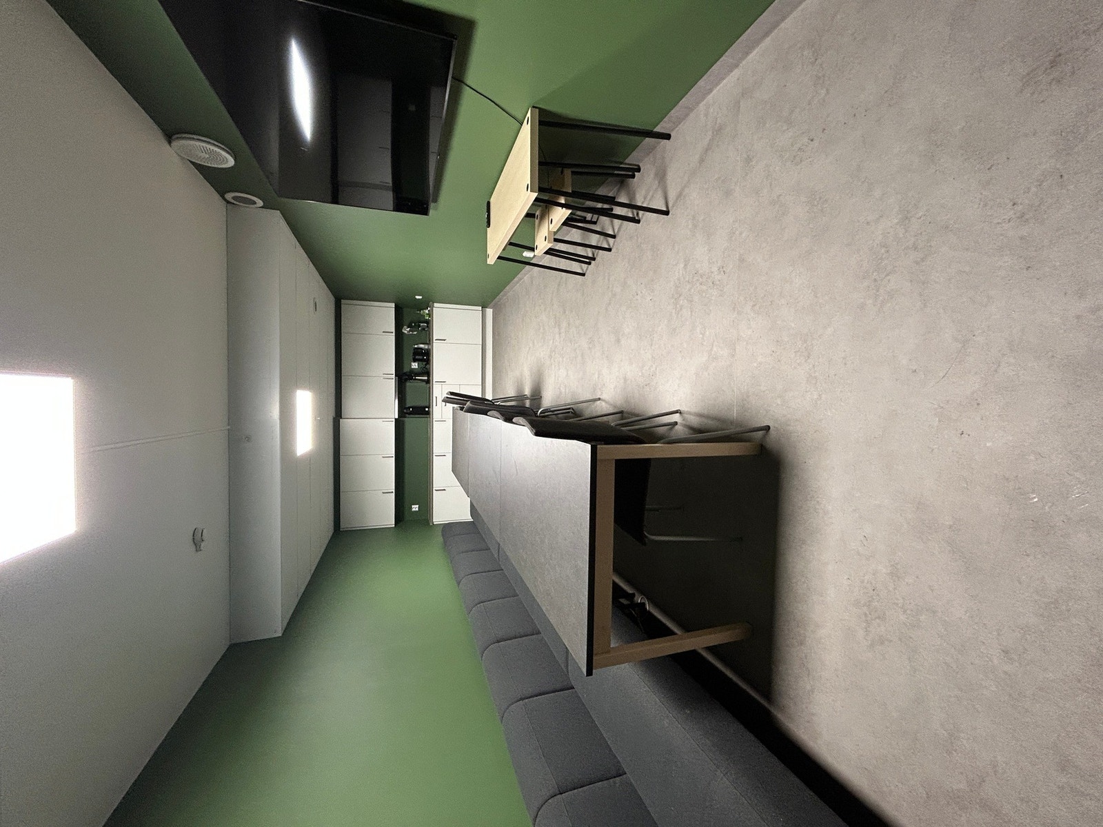 Hobbyrom med kjøkken og TV. Fellesrommene benytter bookingløsning. Galleribilde