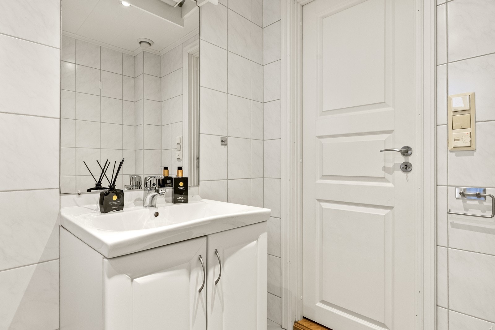 Innredning med nedfelt servant. Galleribilde