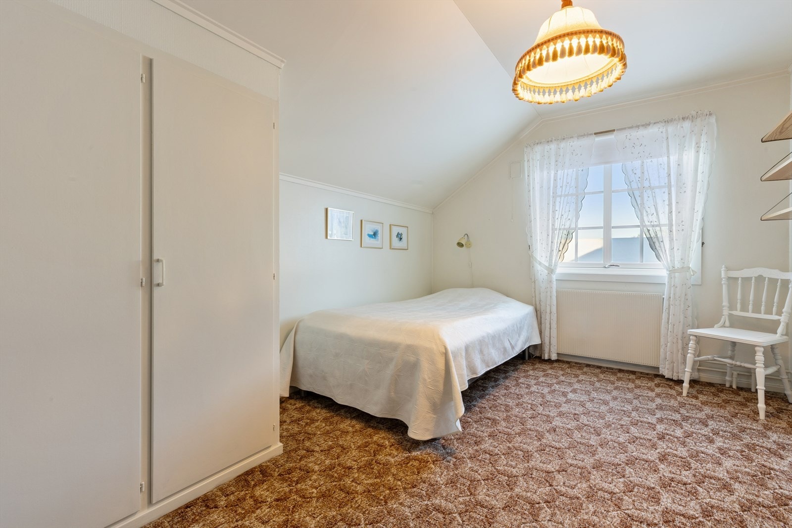 Soverom ll.
Alle rom har innebygde skap som gir god oppbevaringsplass. Galleribilde