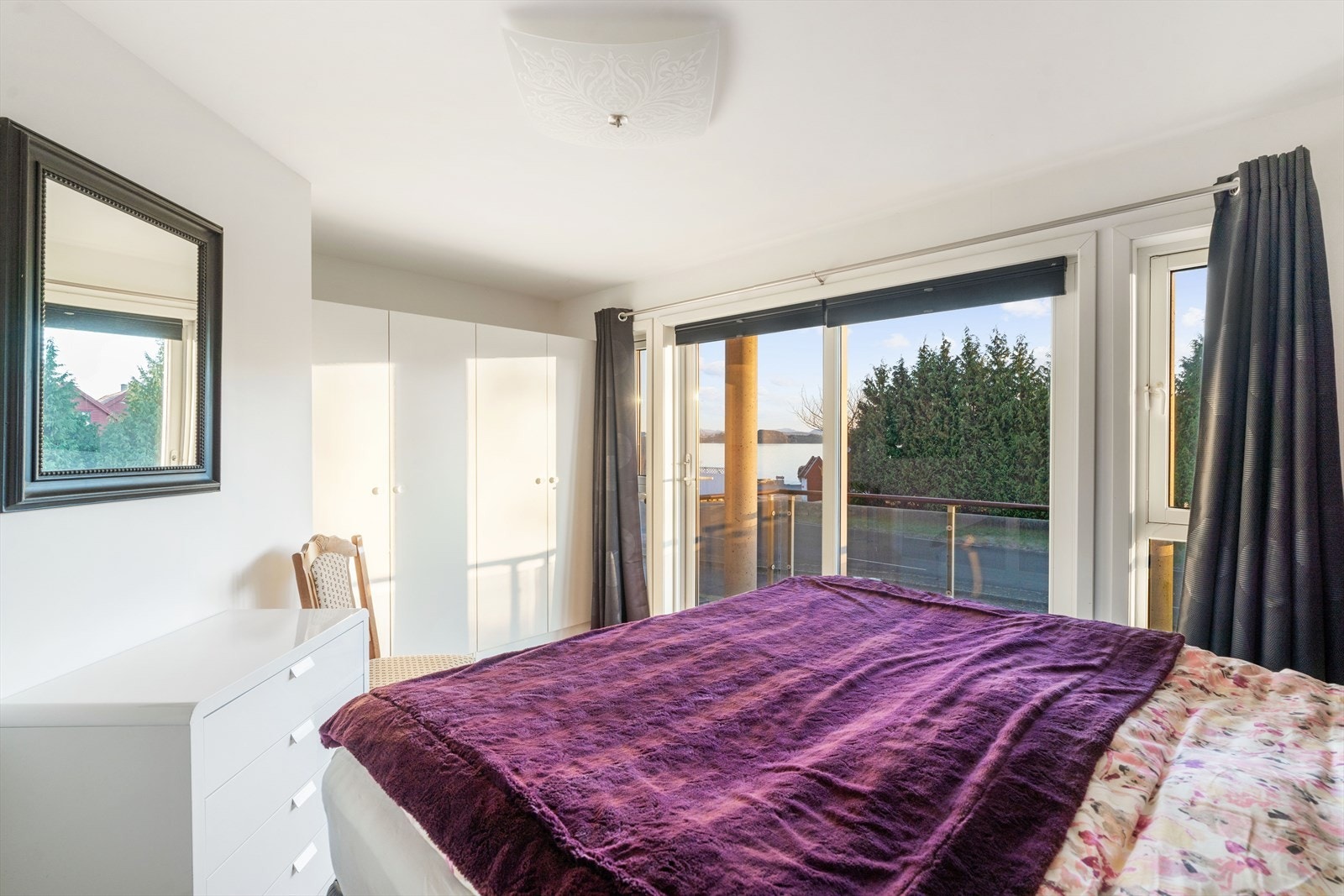 God plass til garderobe Galleribilde