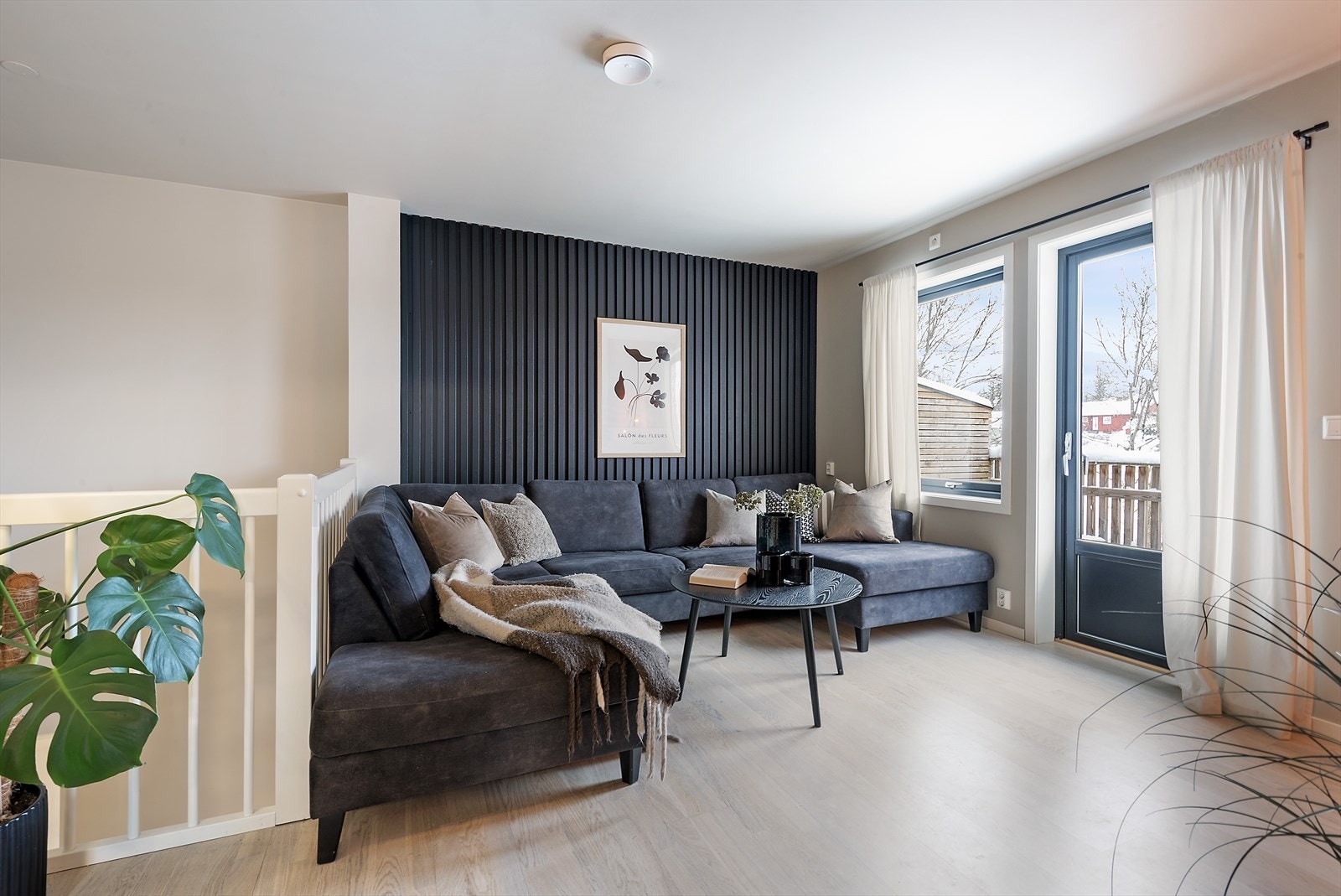 Stilig bruddvegg i stuen. Galleribilde