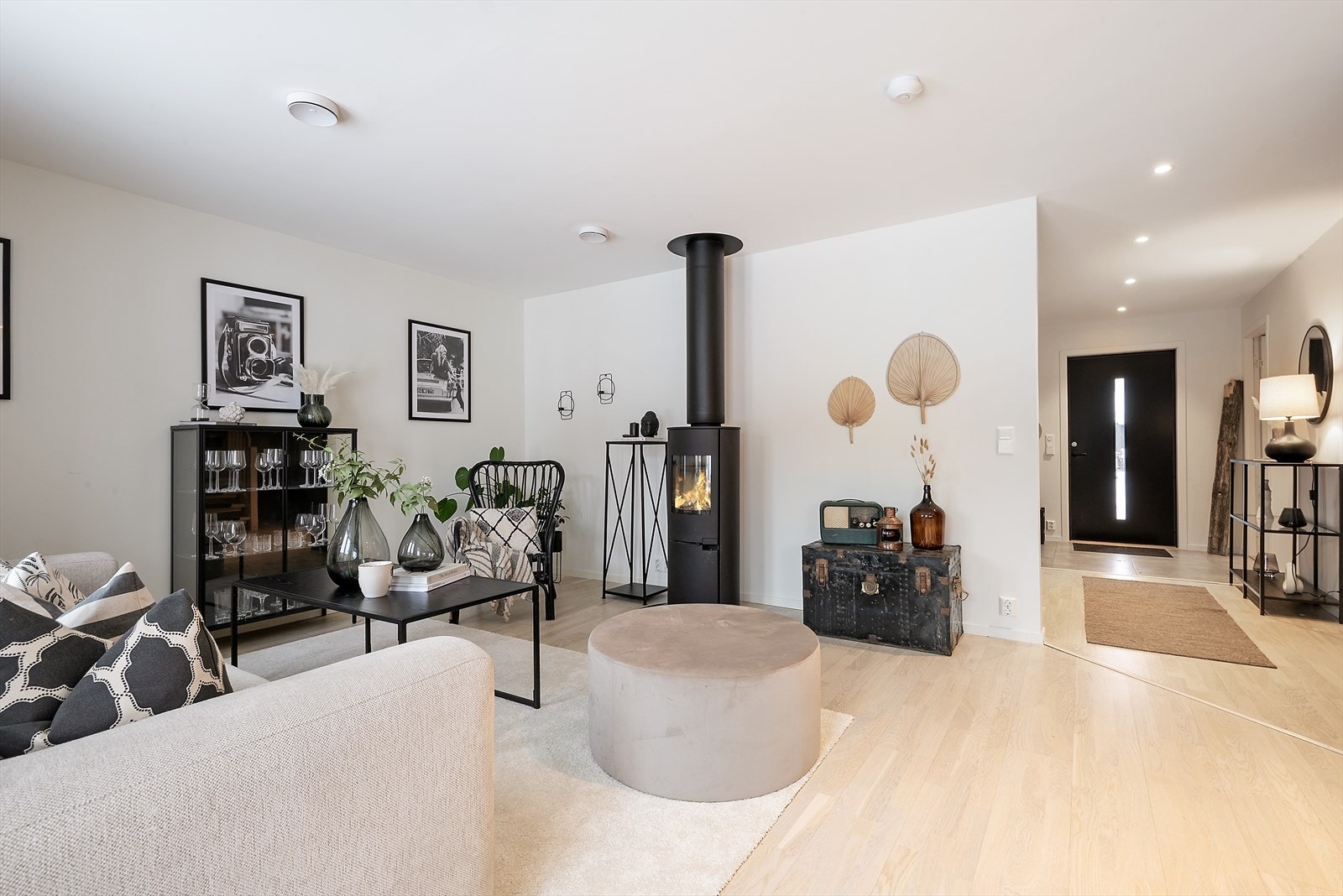 Stemningsfull peisovn i stue luner godt på kjølige kvelder. Galleribilde