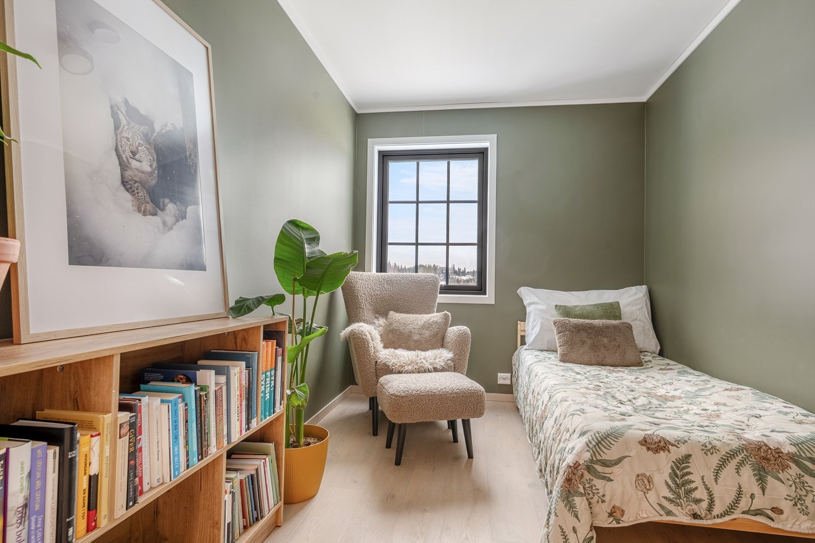 De to øvrige soverommene er ideelle som barnerom, gjesterom eller hjemmekontor - her får du stor fleksibilitet til å tilpasse rommene etter dine behov. Galleribilde