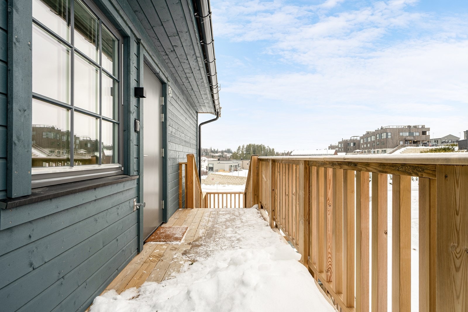 Felles svalgang med trappeadkomst opp til boligen. Galleribilde