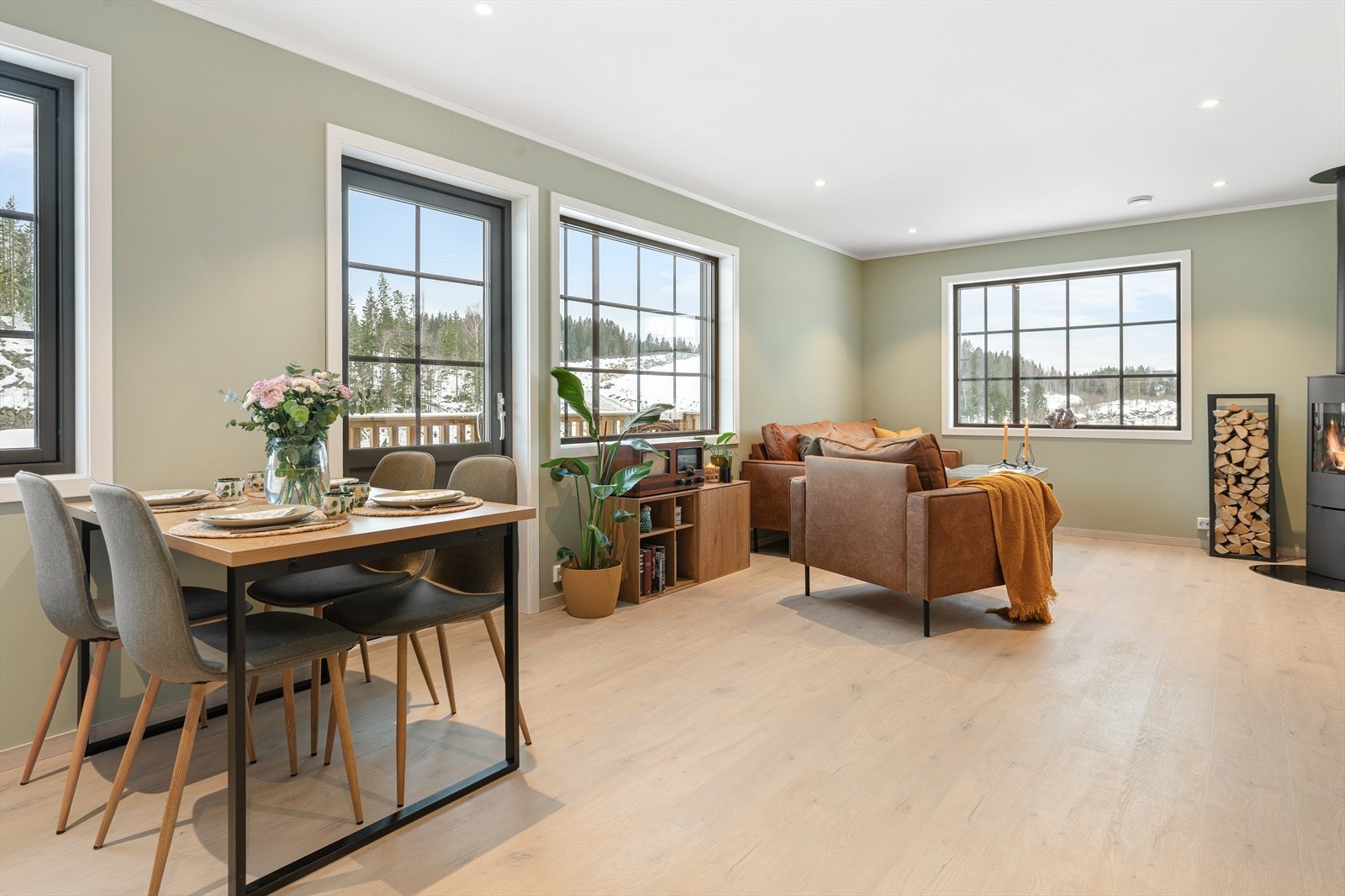 Her kan du enkelt møblere etter eget ønske med spisegruppe, sofa og tilhørende møblement. Galleribilde