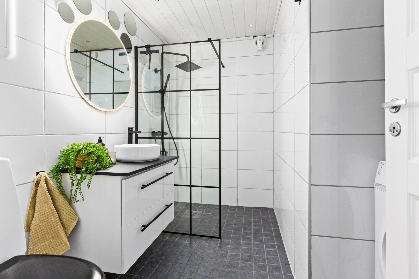 Badet er oppgradert og holdt i et lyst, tidløst uttrykk. Galleribilde