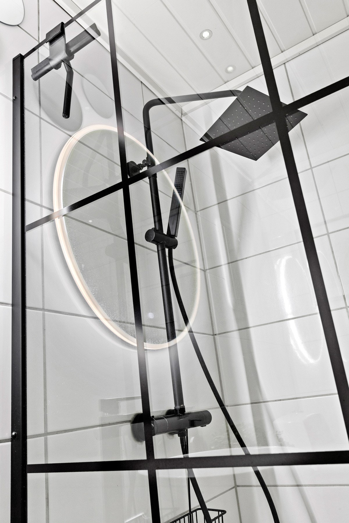 I 2021 ble det montert ny glassvegg, servant, dusj-/servantarmatur og hylle over vaskemaskin. Galleribilde