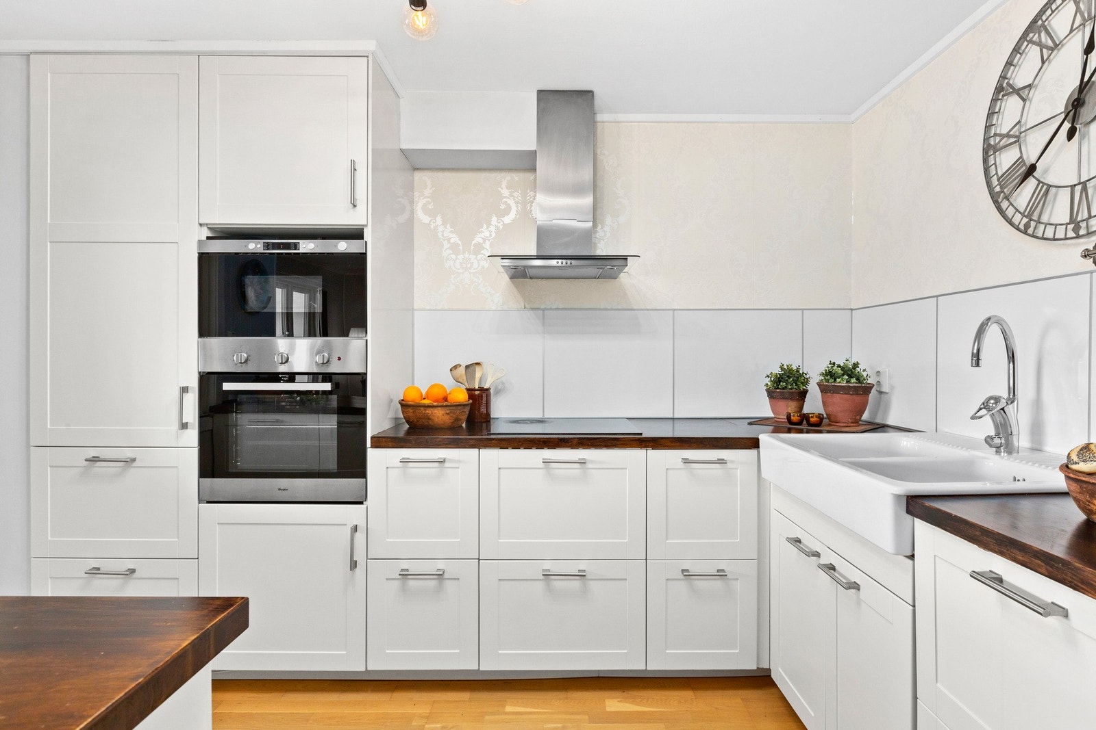 Samtlige hvitevarer på kjøkkenet medfølger. Galleribilde