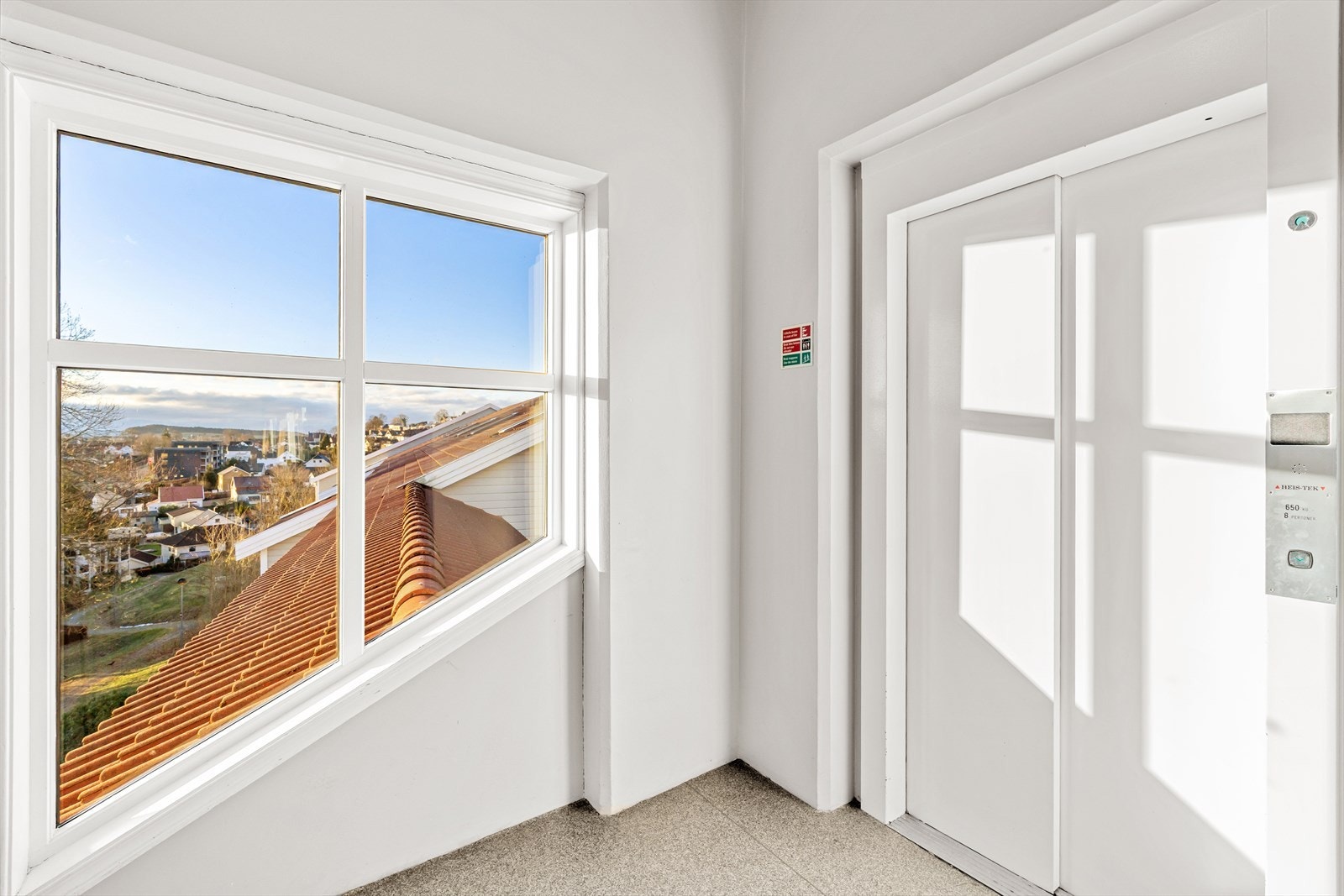 Heis ned til garasjeanlegg. Galleribilde