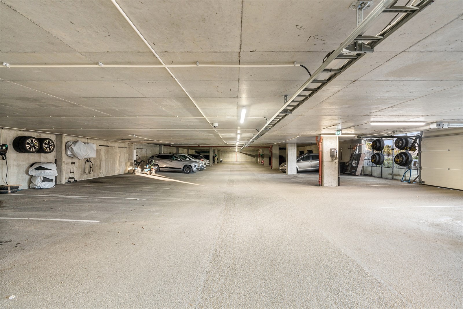 God parkering i lukket anlegg. Galleribilde