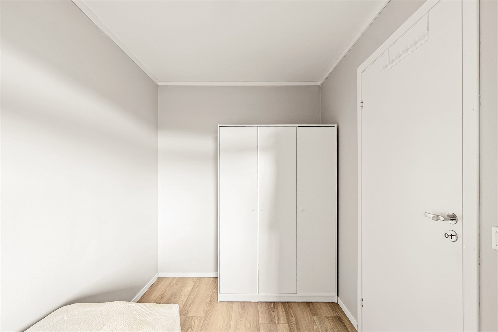 God skapplass i tillegg til seng på alle soverom. Galleribilde