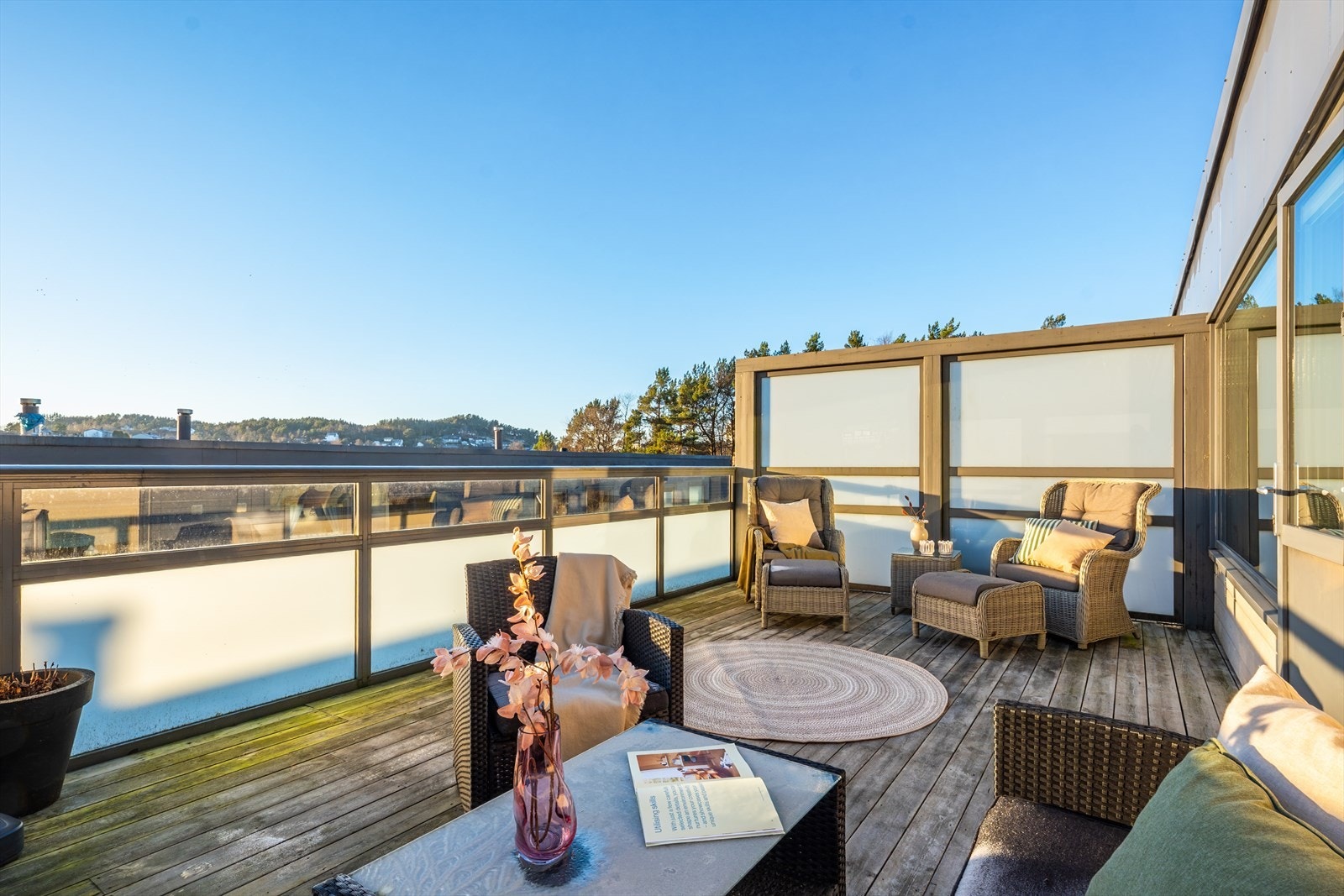 - En innholdsrik familiebolig med balkong, terrasse og garasjeplass - Galleribilde