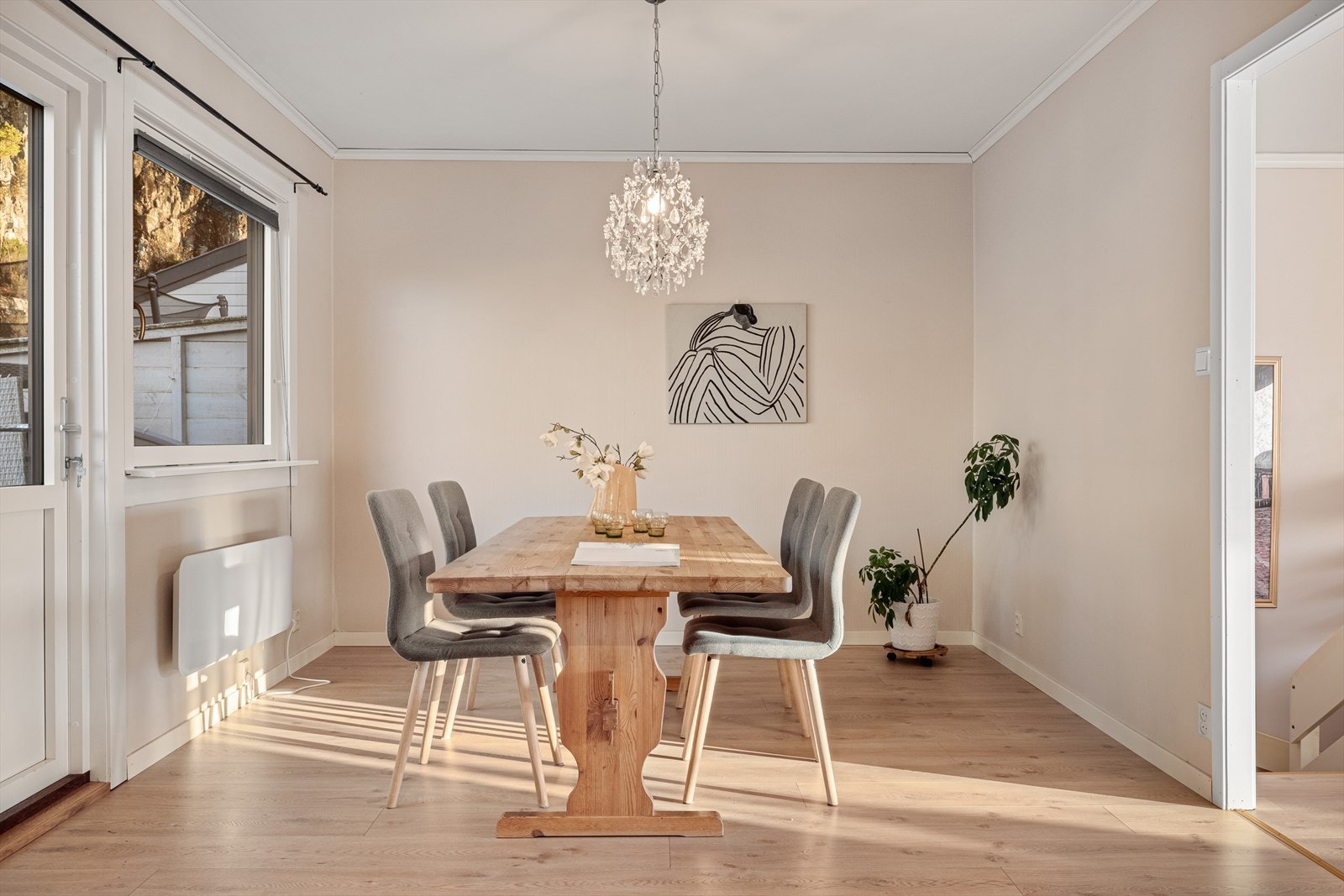 - Denne delen av kjøkkenet er opprinnelig byggemeldt som et soverom, og kan enkelt tilbakeføres ved behov for et ekstra soverom - Galleribilde