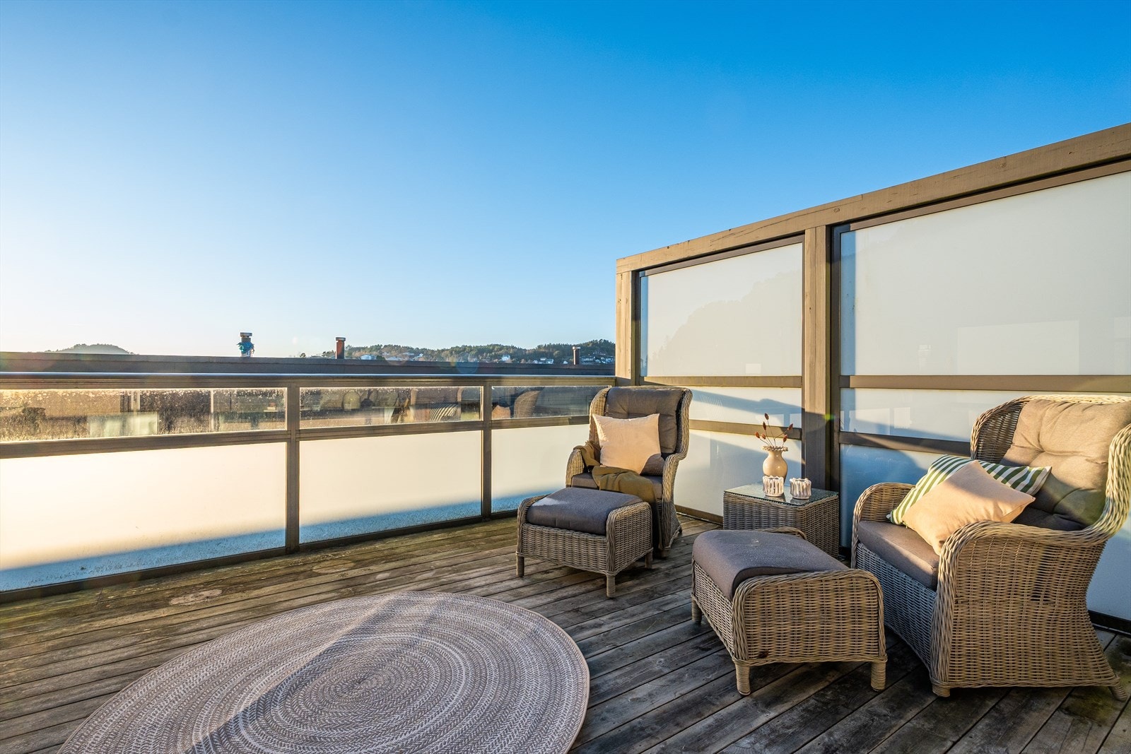 - Beliggende i et veldrevet og attraktivt borettslag, med kort vei til det man trenger av fasiliteter og servicetilbud i hverdagen - Galleribilde