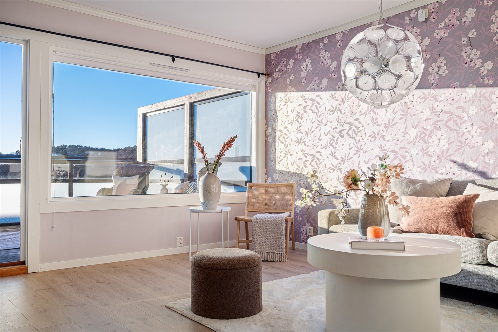 - Merk de generøse vindusflatene som bidrar til rikelig med verdifullt lysinnslipp - Galleribilde