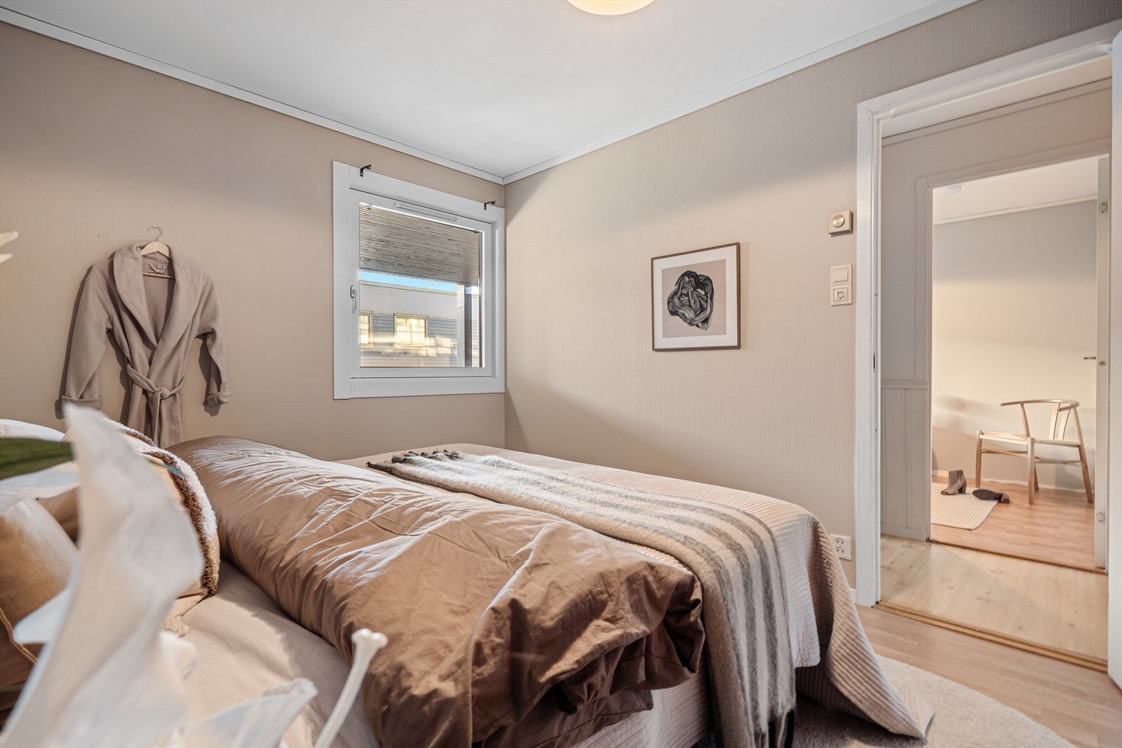 - Malt i en delikat, tidsriktig fargetone - Galleribilde