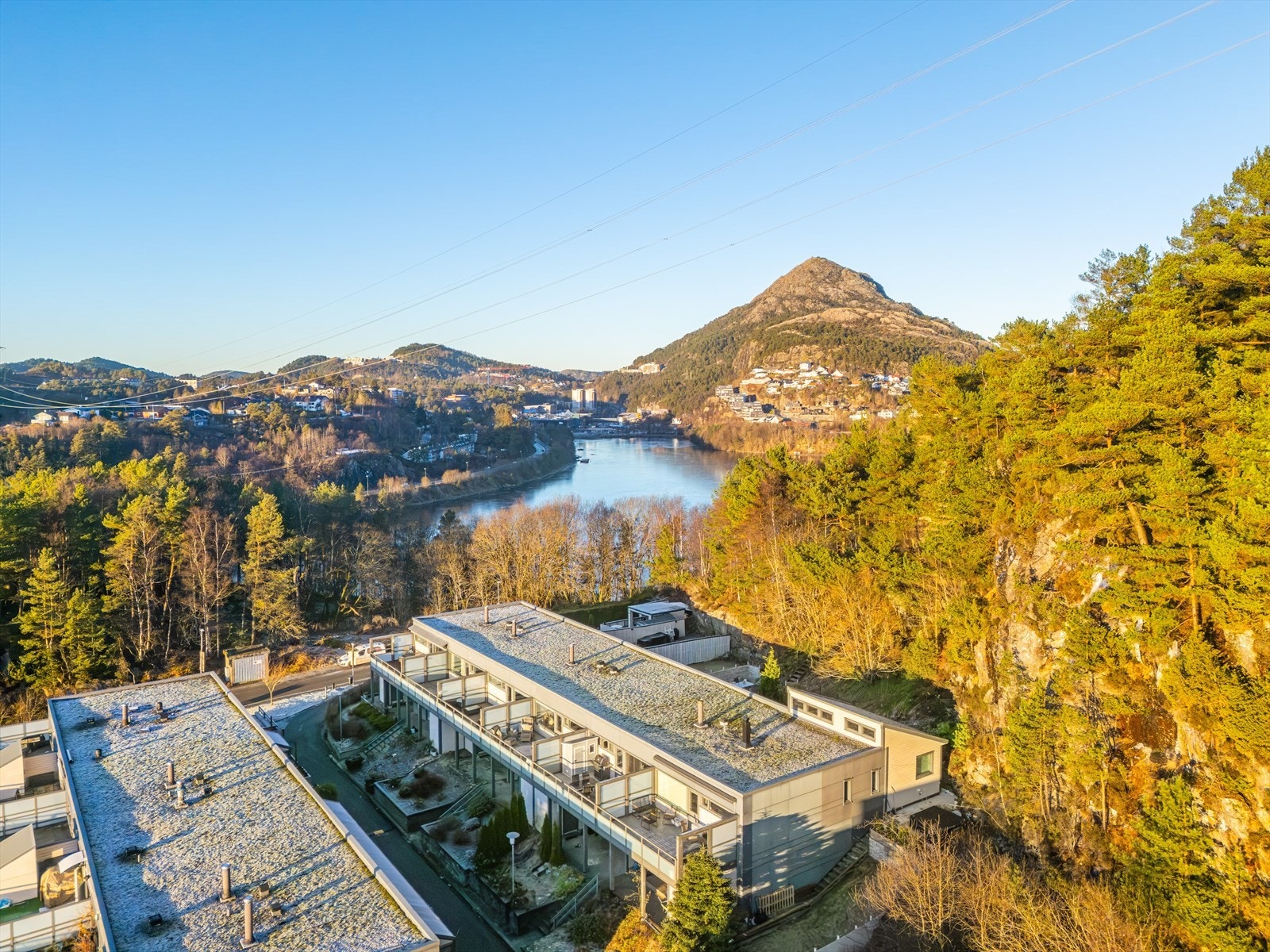 - Boligen disponerer én garasjeplass - Galleribilde