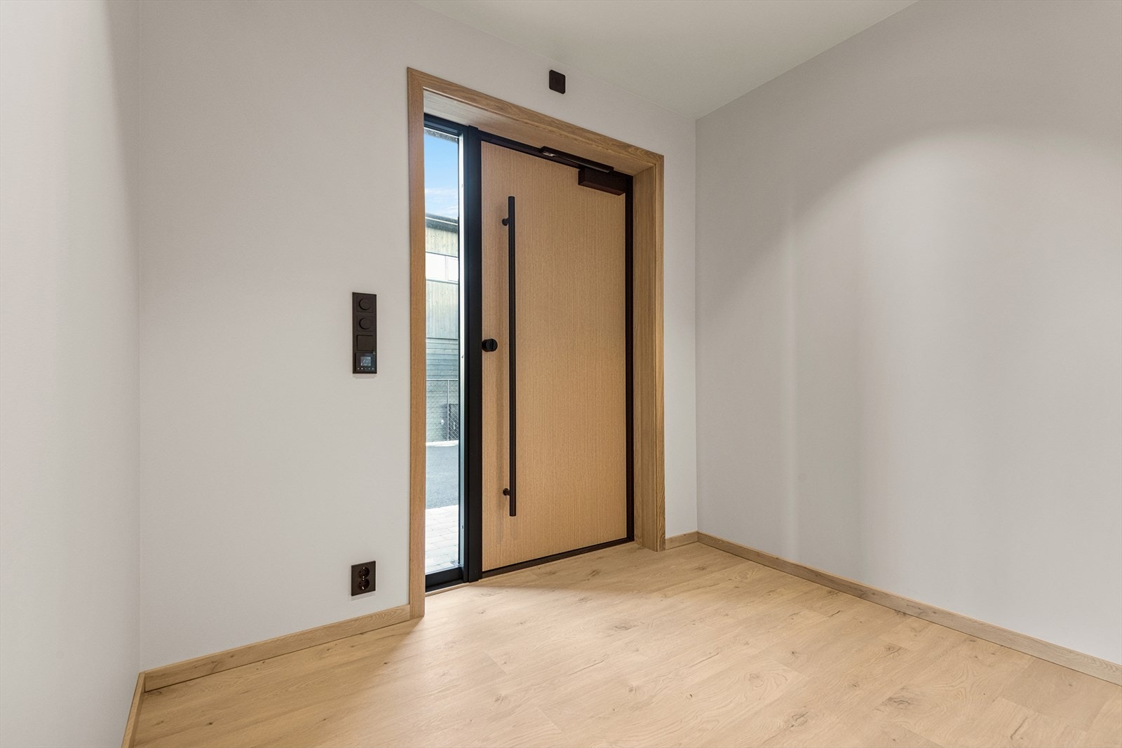 Inngangsparti med nydelig dør Galleribilde