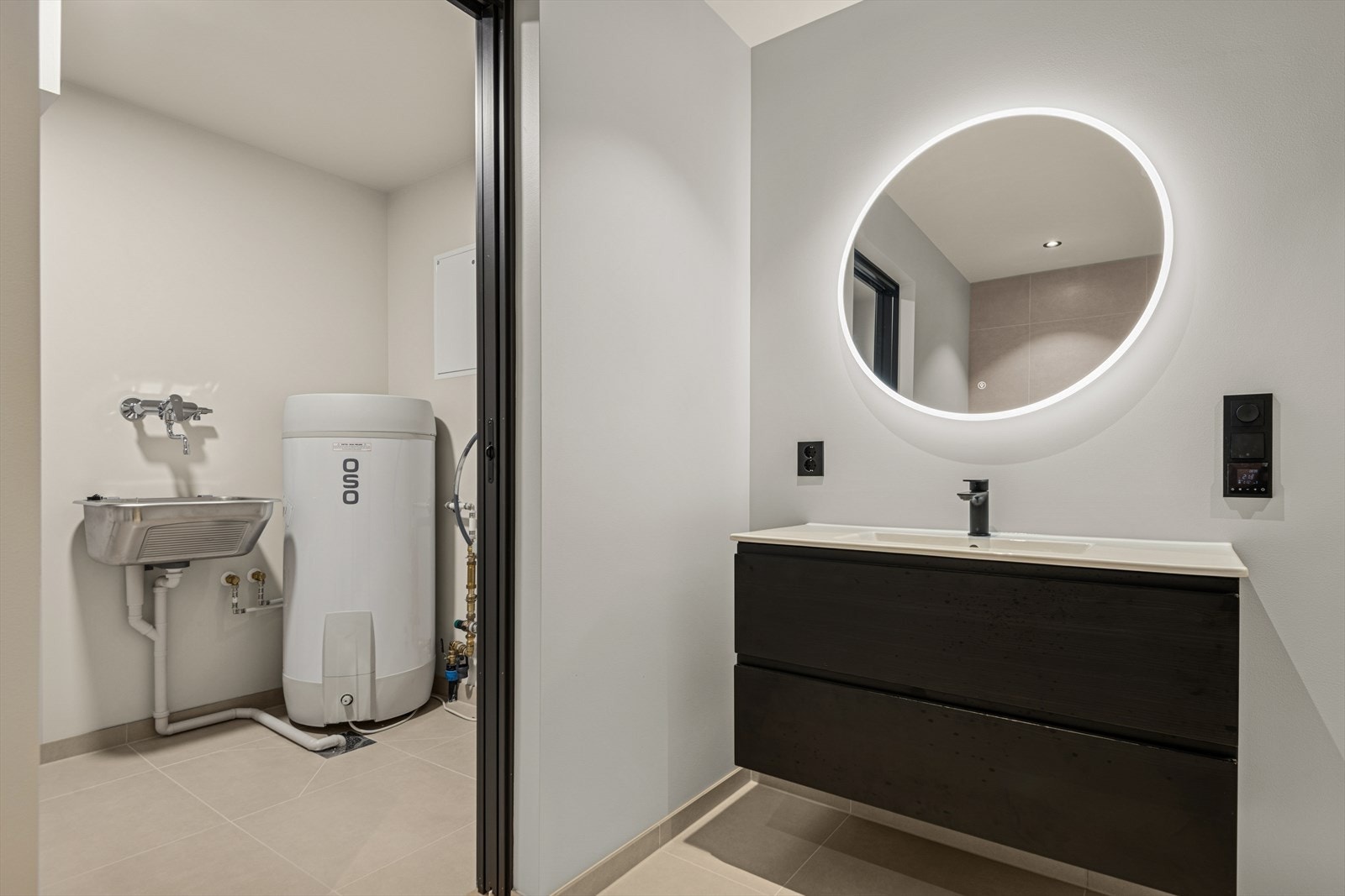 Bad i 1 etasje med vaskerom Galleribilde