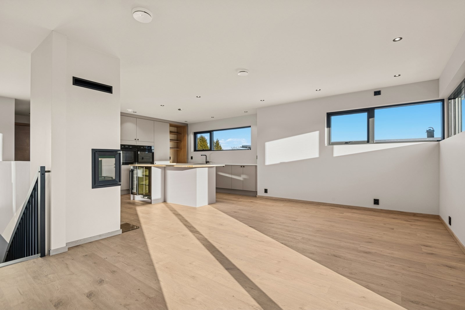 Stue med nydelig 1-stavs eikegulv (coretec naturals) Galleribilde