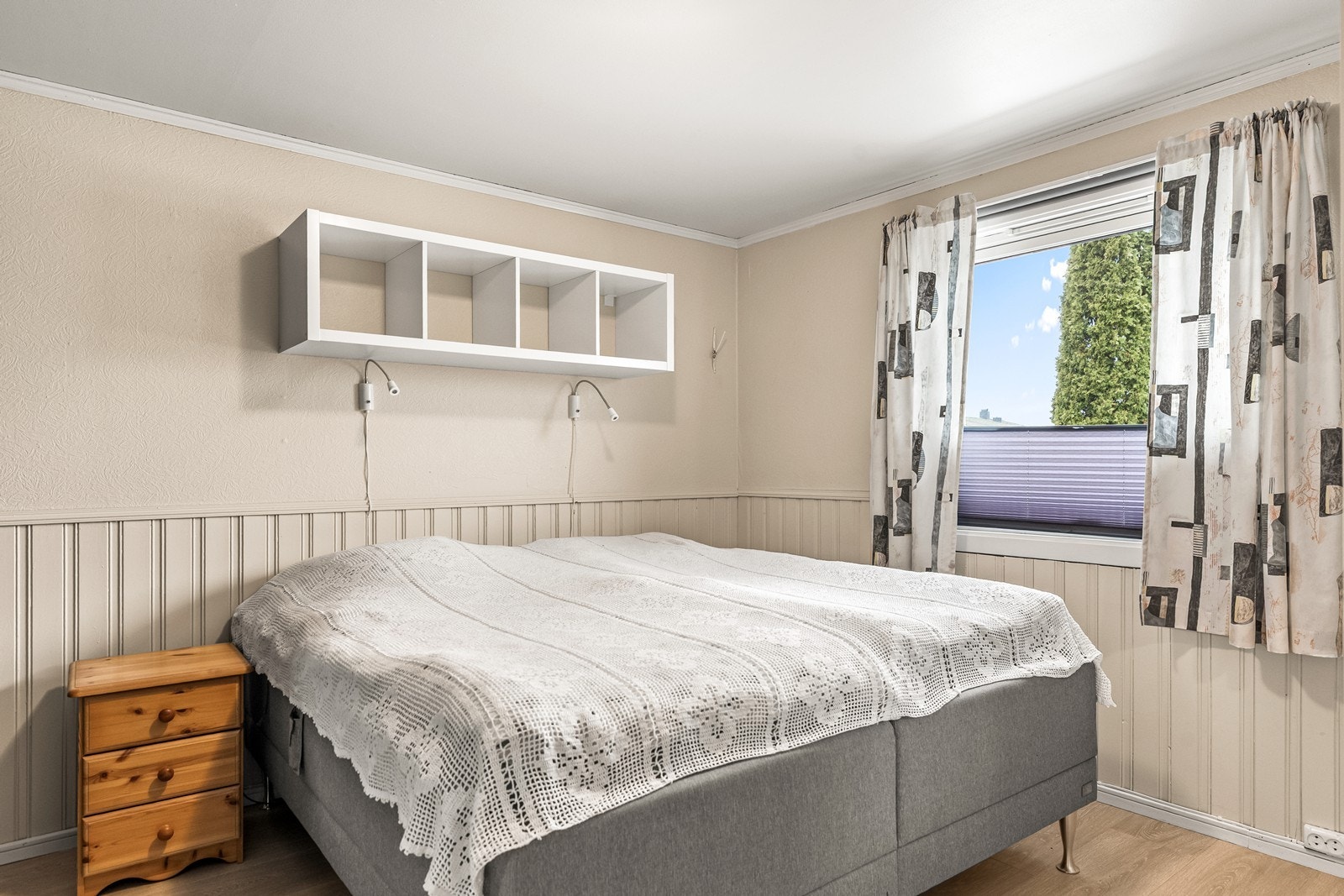 Soverommet i underetasjen har god plass til dobbeltseng. Galleribilde