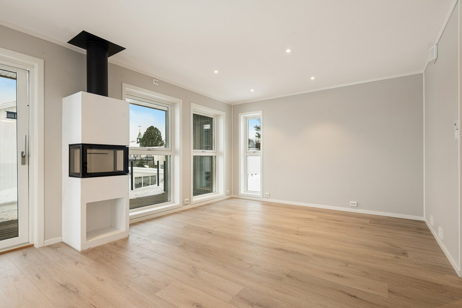 Det er montert peis for både hygge og varme på kalde dager. Galleribilde