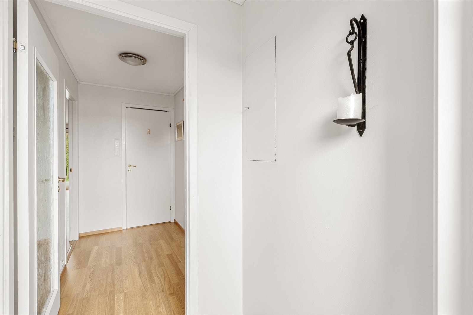 Fra gangen er det adkomst til bad, bod og stue/kjøkken. Galleribilde