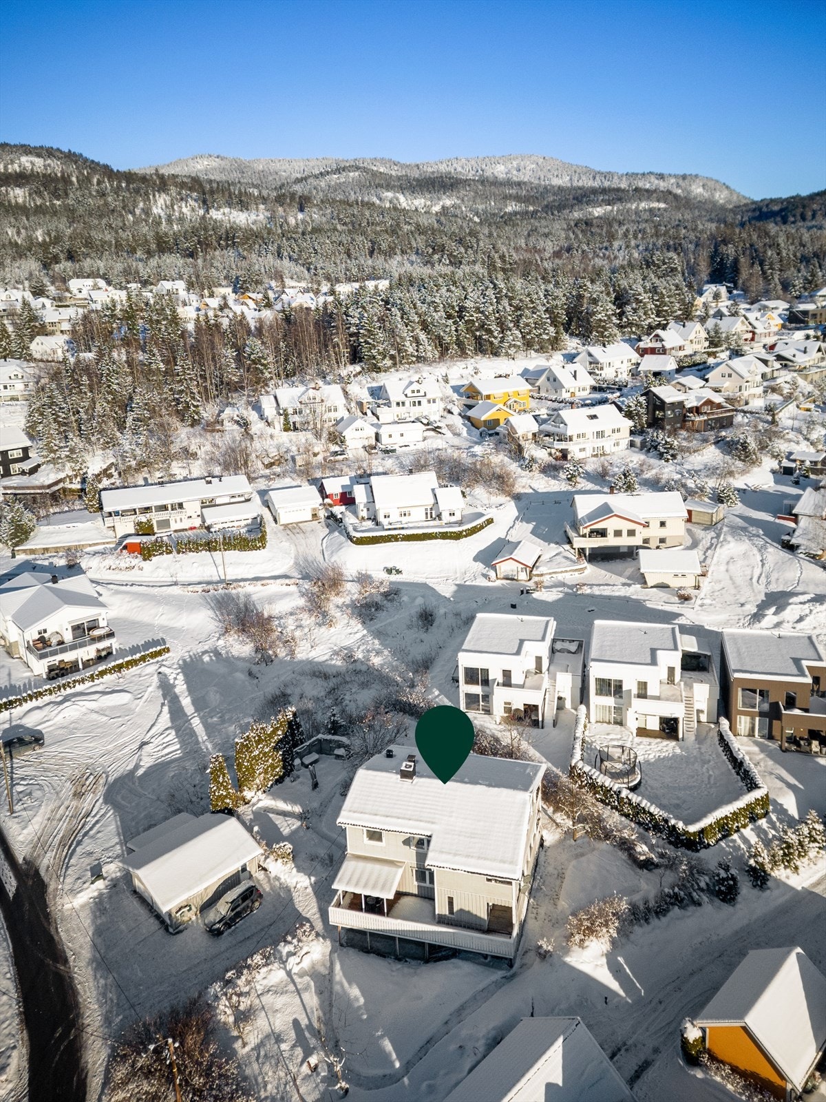 Kort vei til flott turterreng med turstier, lysløyper og fiskevann Galleribilde
