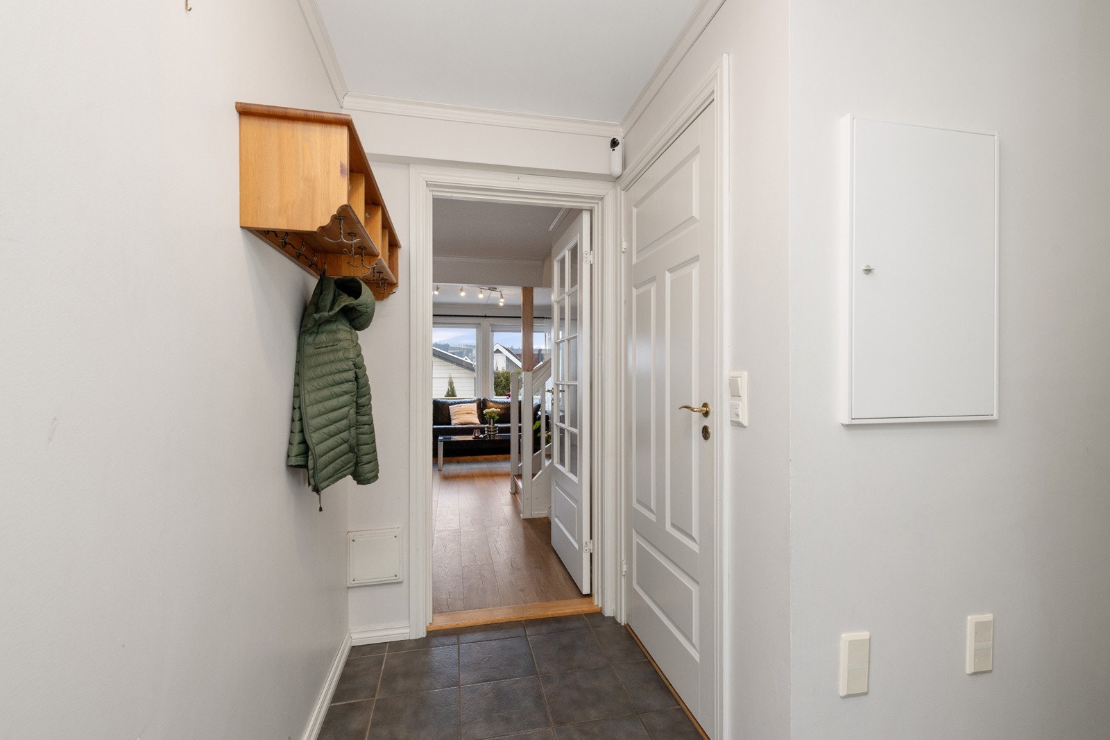 Entre med fliser på gulv Galleribilde