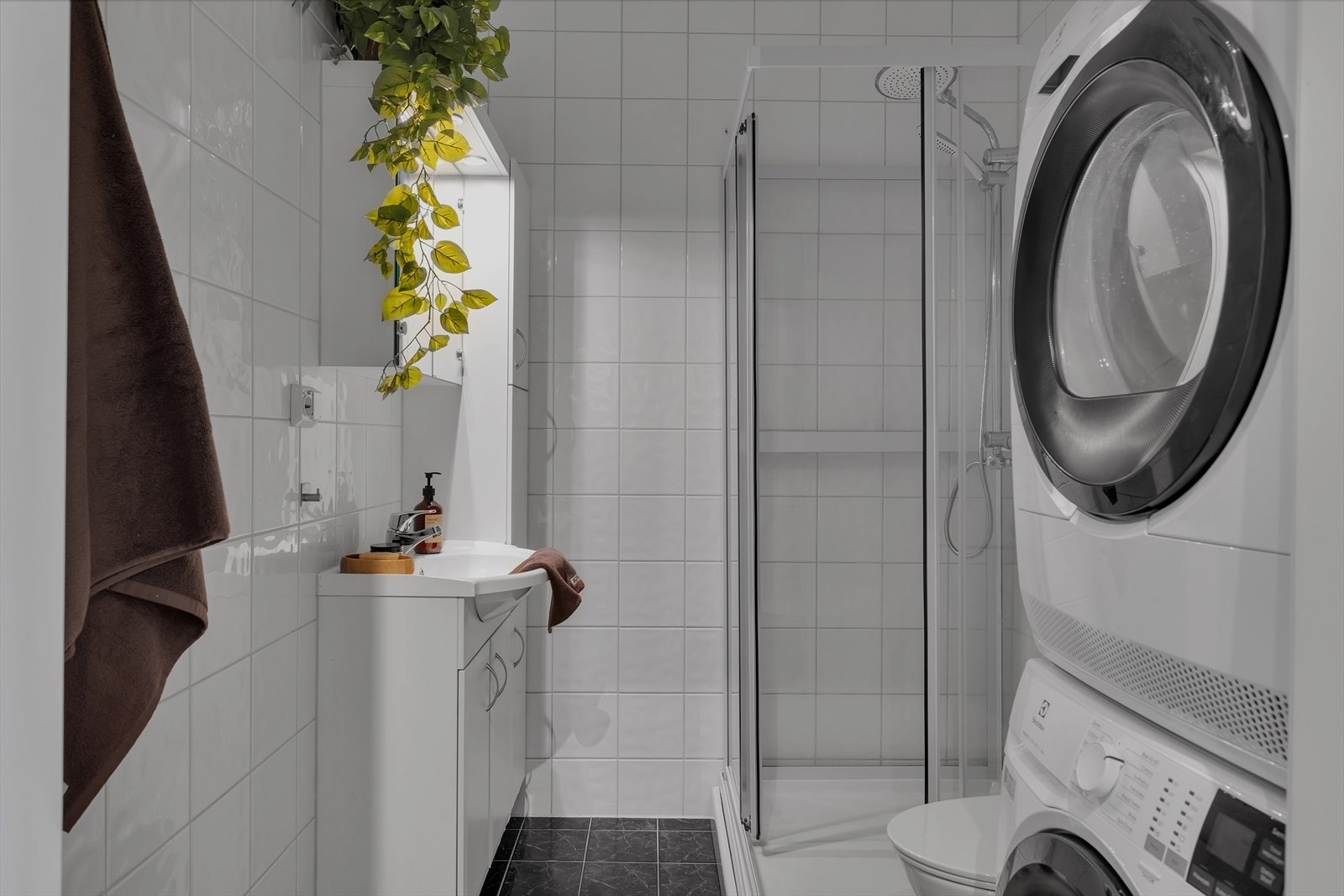 Pent flislagt bad med varme i gulv Galleribilde