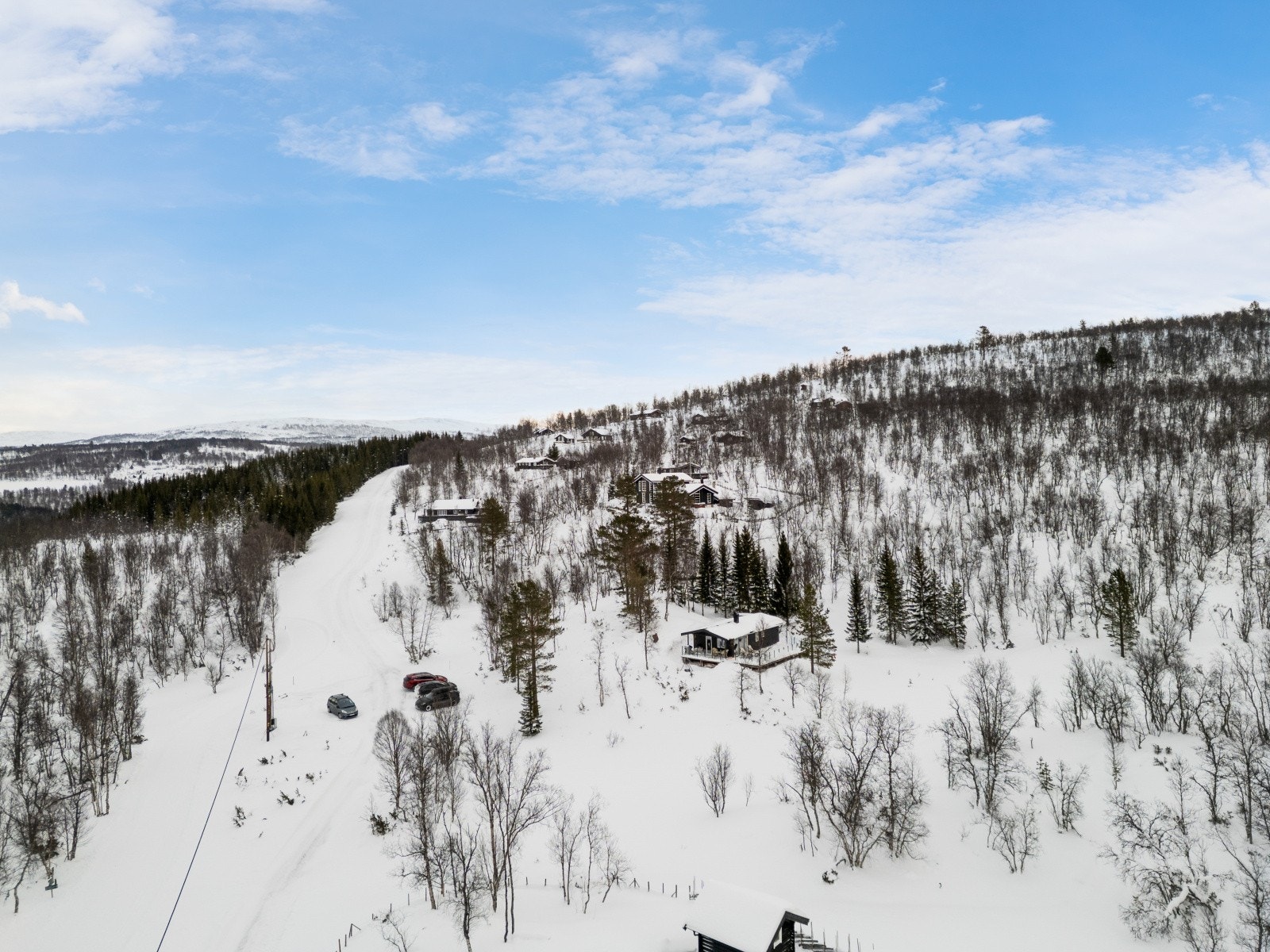 Eiendommen er omringet av skog og har nærhet til natur. Galleribilde